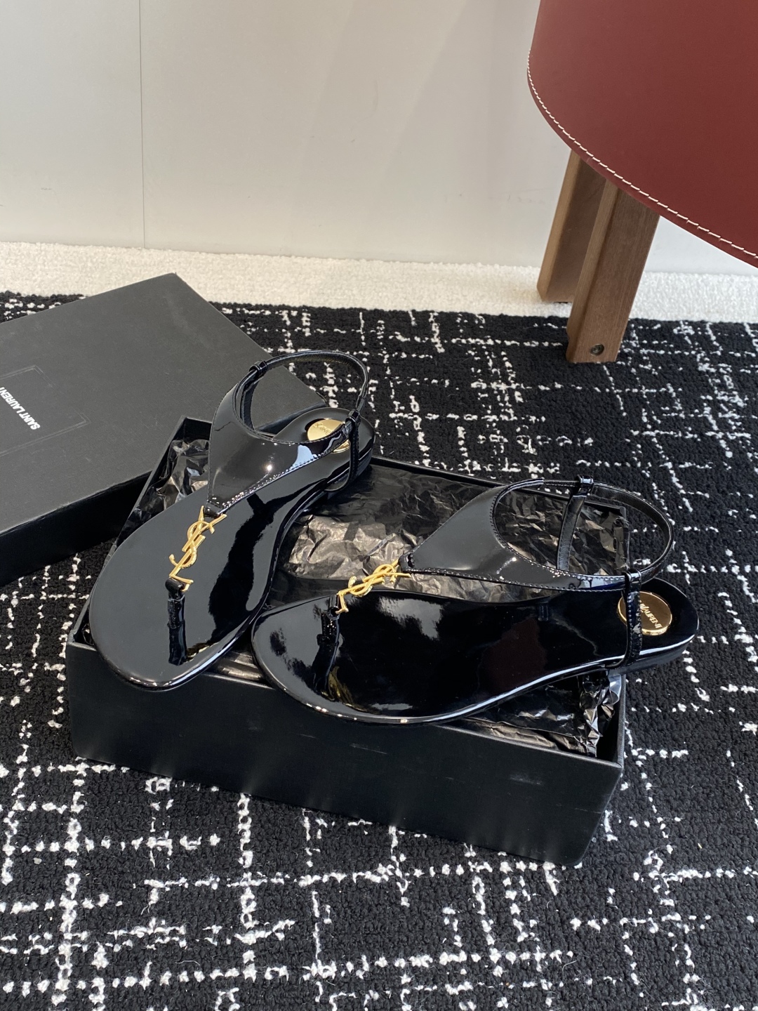 代购级
Saint Laurent圣罗兰、平板夹脚凉鞋 拖鞋 25ss 早春专柜同步最新款、YSL、Lo