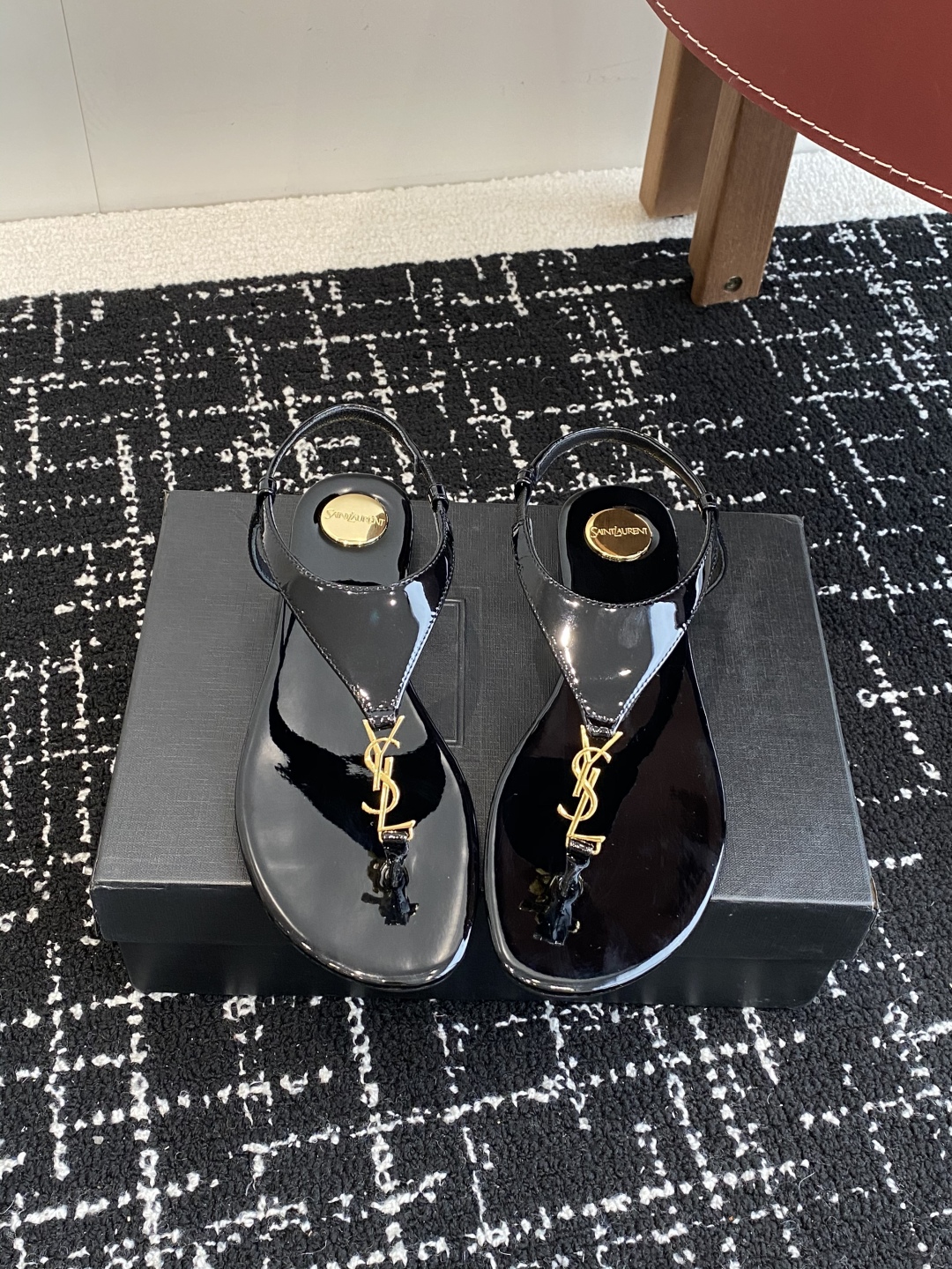 代购级
Saint Laurent圣罗兰、平板夹脚凉鞋 拖鞋 25ss 早春专柜同步最新款、YSL、Lo