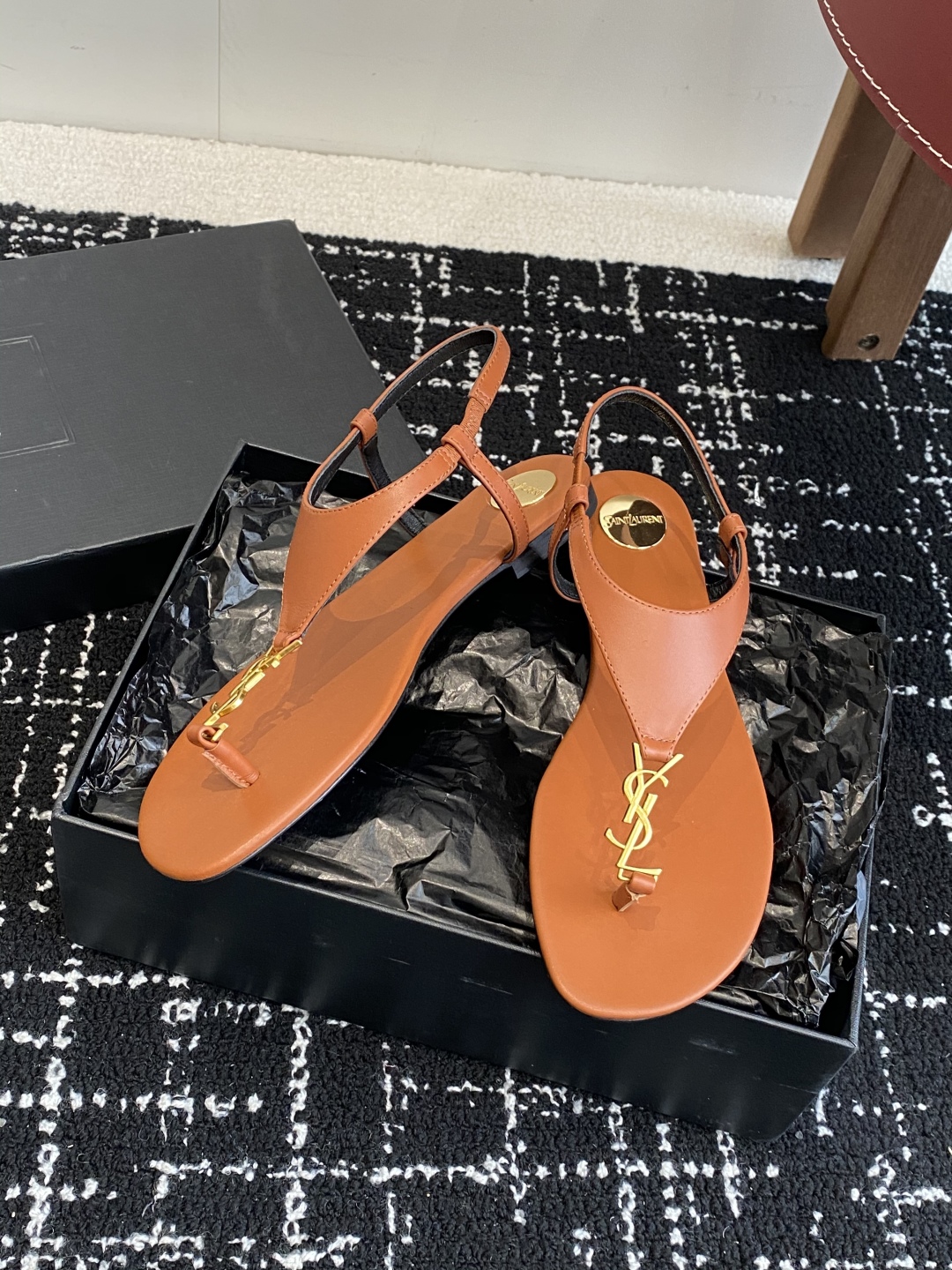 代购级
Saint Laurent圣罗兰、平板夹脚凉鞋 拖鞋 25ss 早春专柜同步最新款、YSL、Lo