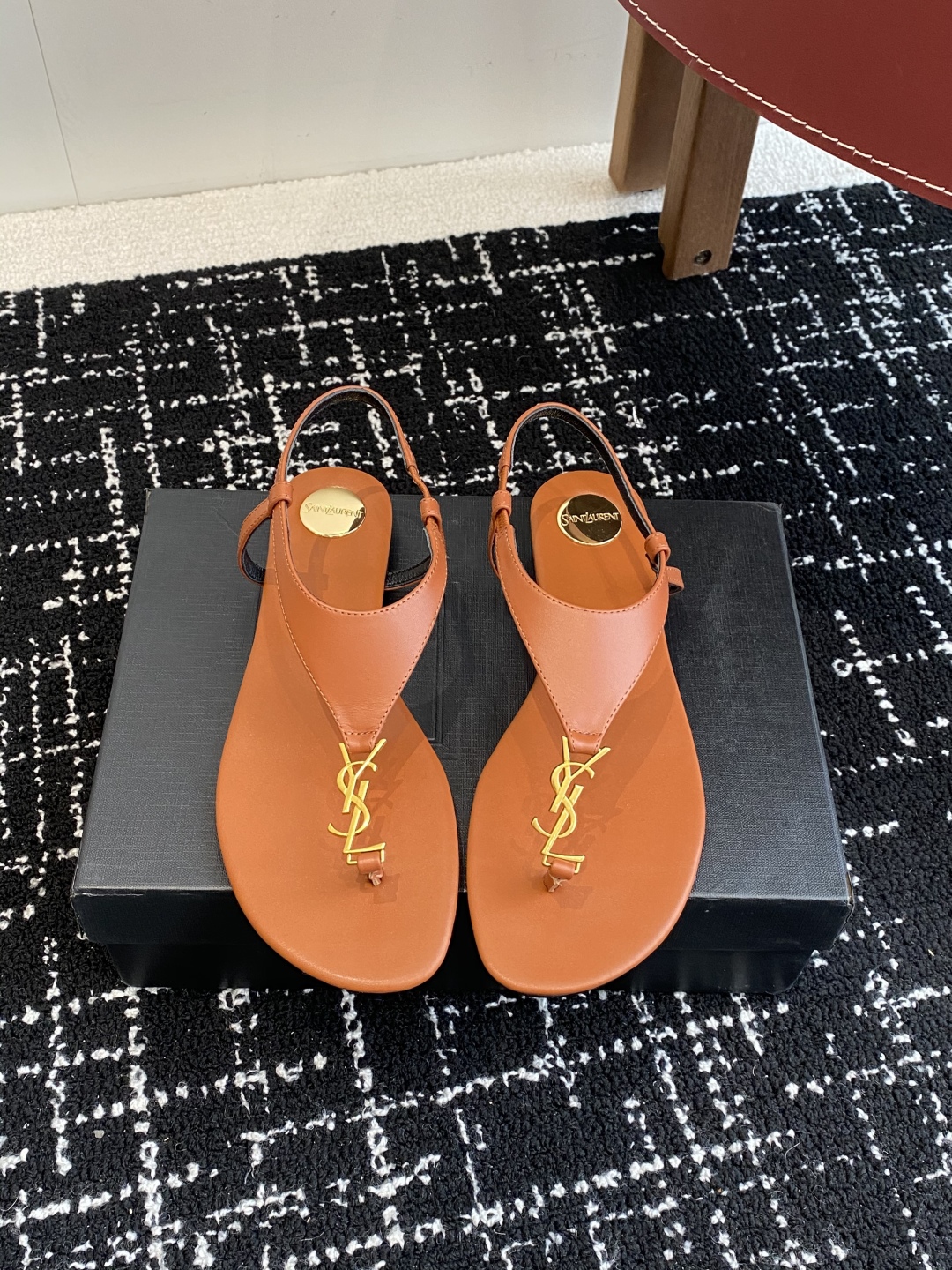 代购级
Saint Laurent圣罗兰、平板夹脚凉鞋 拖鞋 25ss 早春专柜同步最新款、YSL、Lo