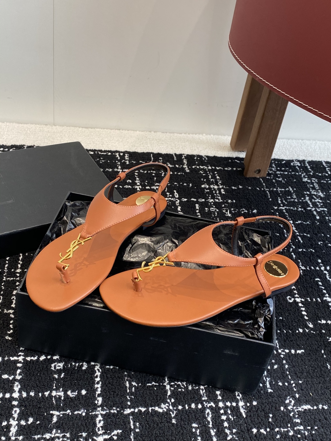 代购级
Saint Laurent圣罗兰、平板夹脚凉鞋 拖鞋 25ss 早春专柜同步最新款、YSL、Lo