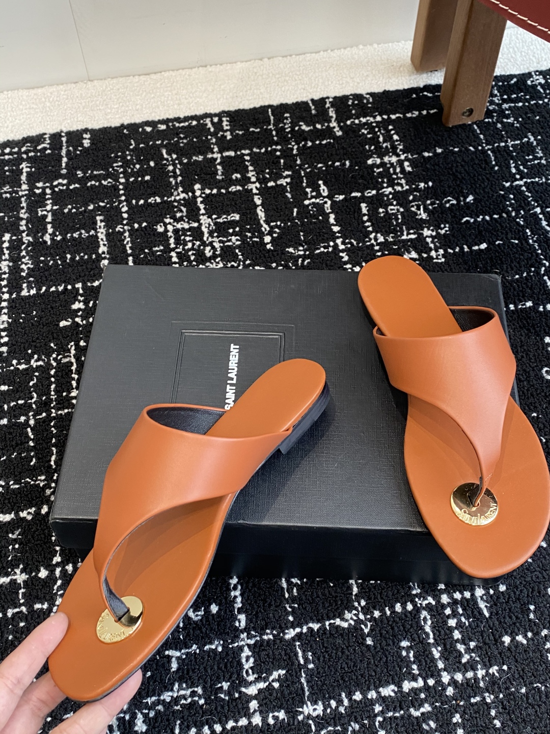 代购级
Saint Laurent圣罗兰、平板夹脚凉鞋 拖鞋 25ss 早春专柜同步最新款、YSL、Lo