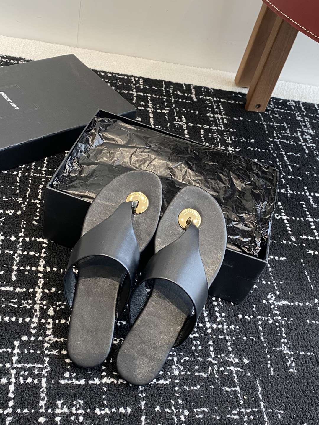 代购级
Saint Laurent圣罗兰、平板夹脚凉鞋 拖鞋 25ss 早春专柜同步最新款、YSL、Lo