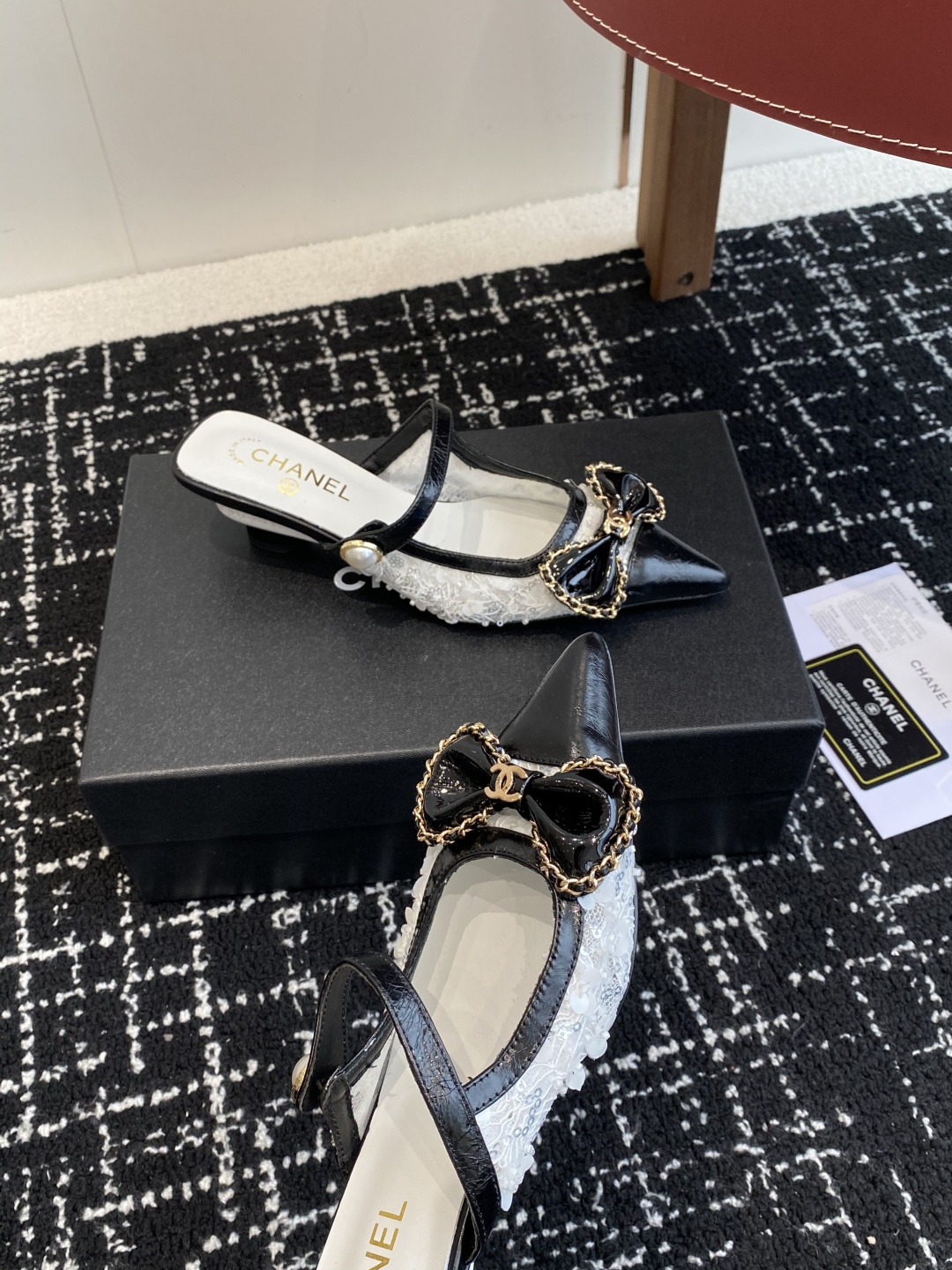 代购级
25ss 早春新品Chanel Vintage中古 尖头蝴蝶结 高跟拖鞋 

鞋面进口牛皮 内里
