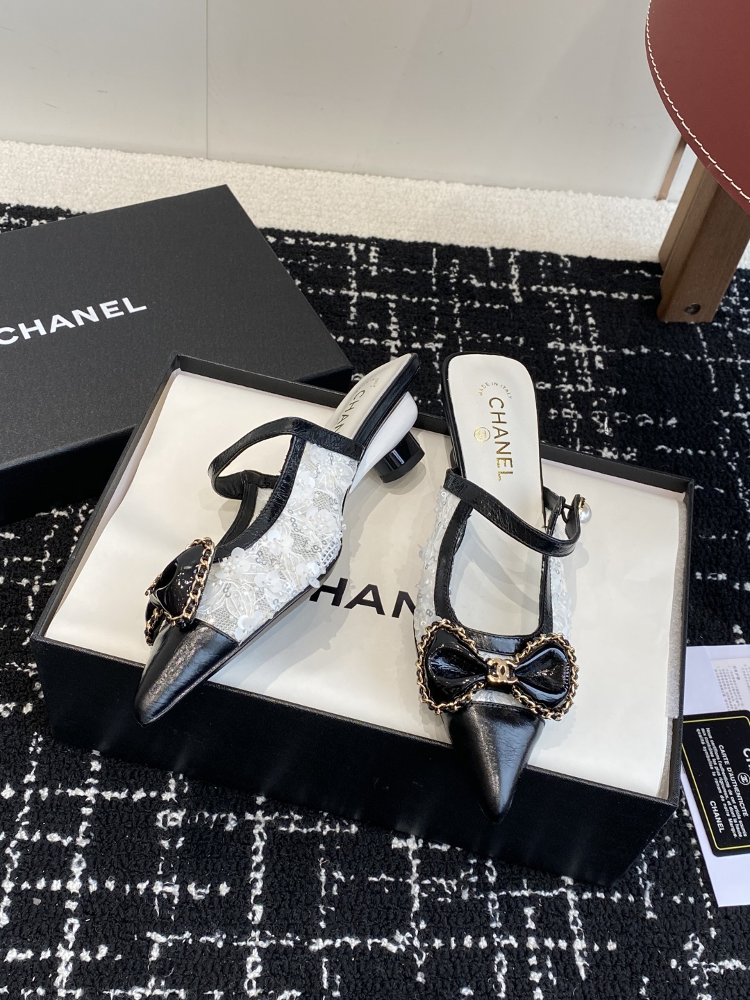 代购级
25ss 早春新品Chanel Vintage中古 尖头蝴蝶结 高跟拖鞋 

鞋面进口牛皮 内里