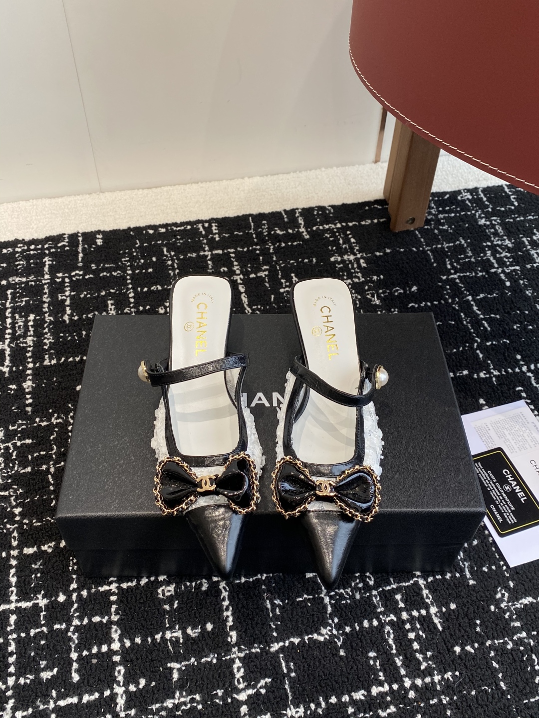 代购级
25ss 早春新品Chanel Vintage中古 尖头蝴蝶结 高跟拖鞋 

鞋面进口牛皮 内里