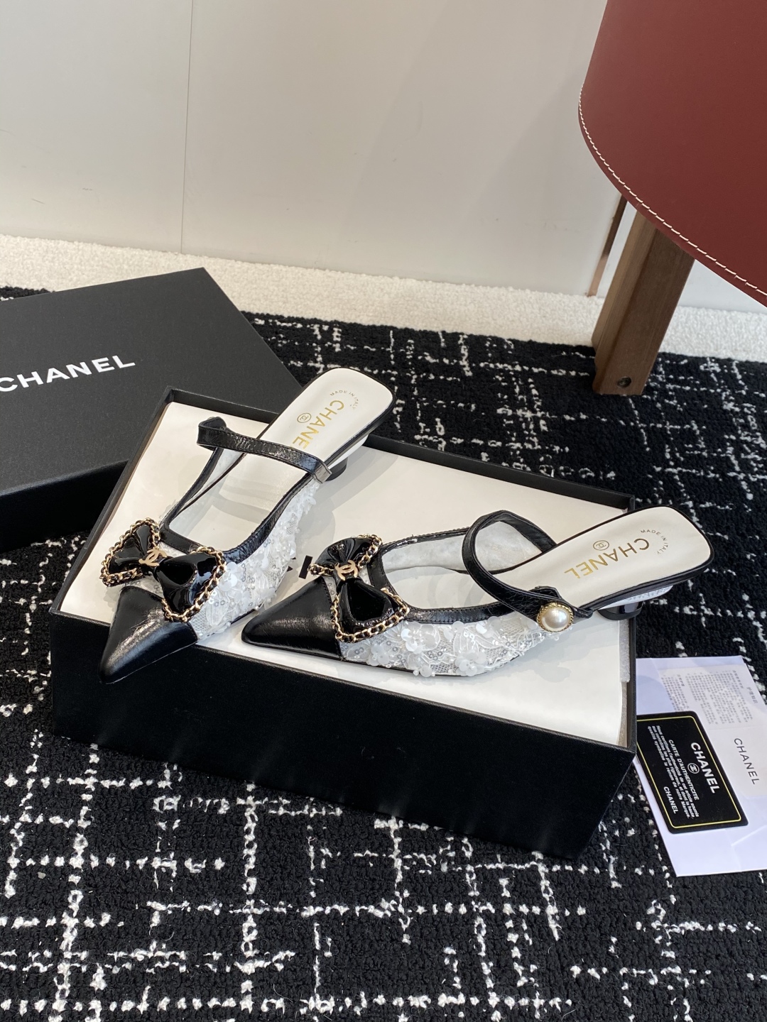 代购级
25ss 早春新品Chanel Vintage中古 尖头蝴蝶结 高跟拖鞋 

鞋面进口牛皮 内里