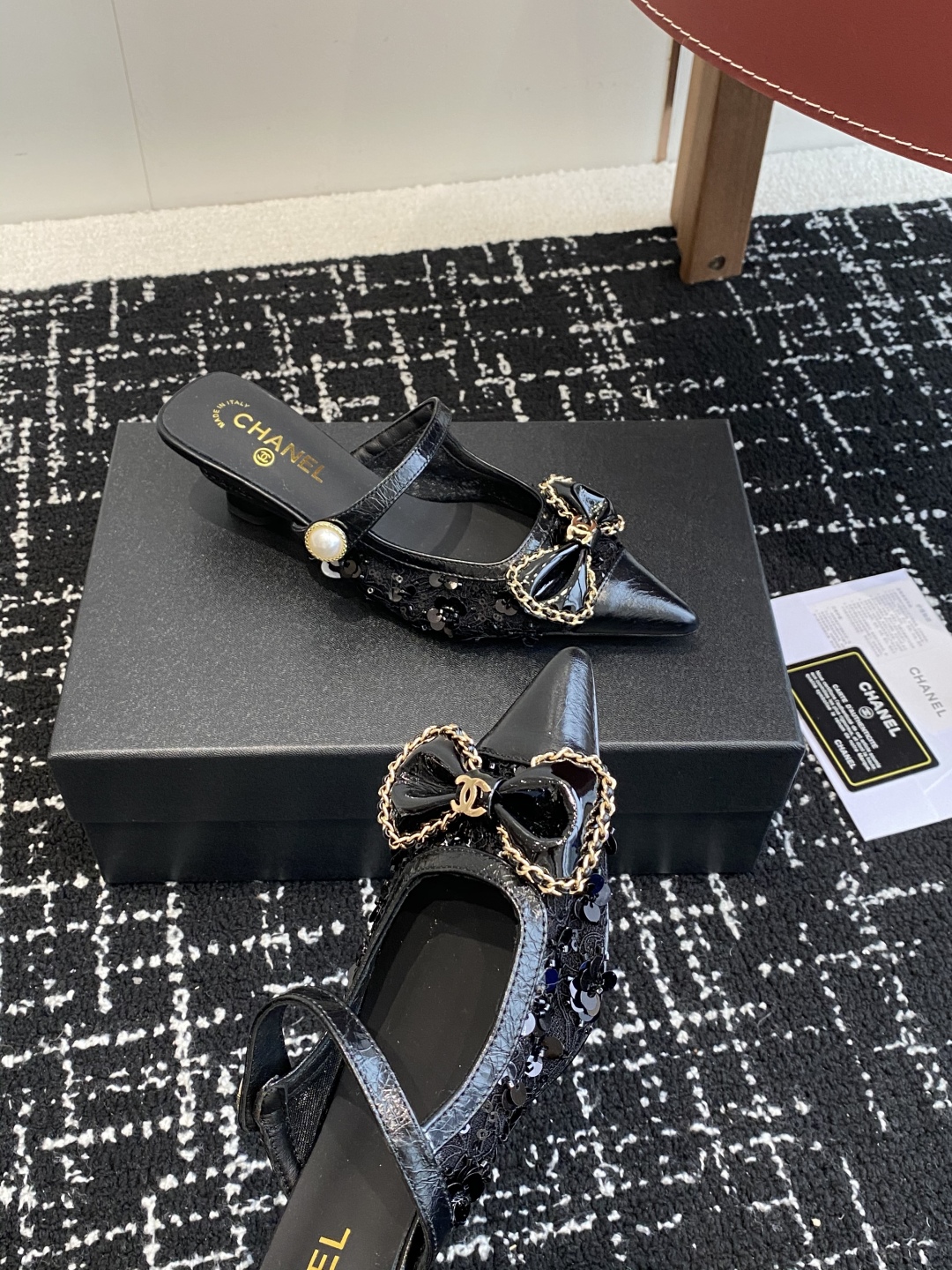 代购级
25ss 早春新品Chanel Vintage中古 尖头蝴蝶结 高跟拖鞋 

鞋面进口牛皮 内里