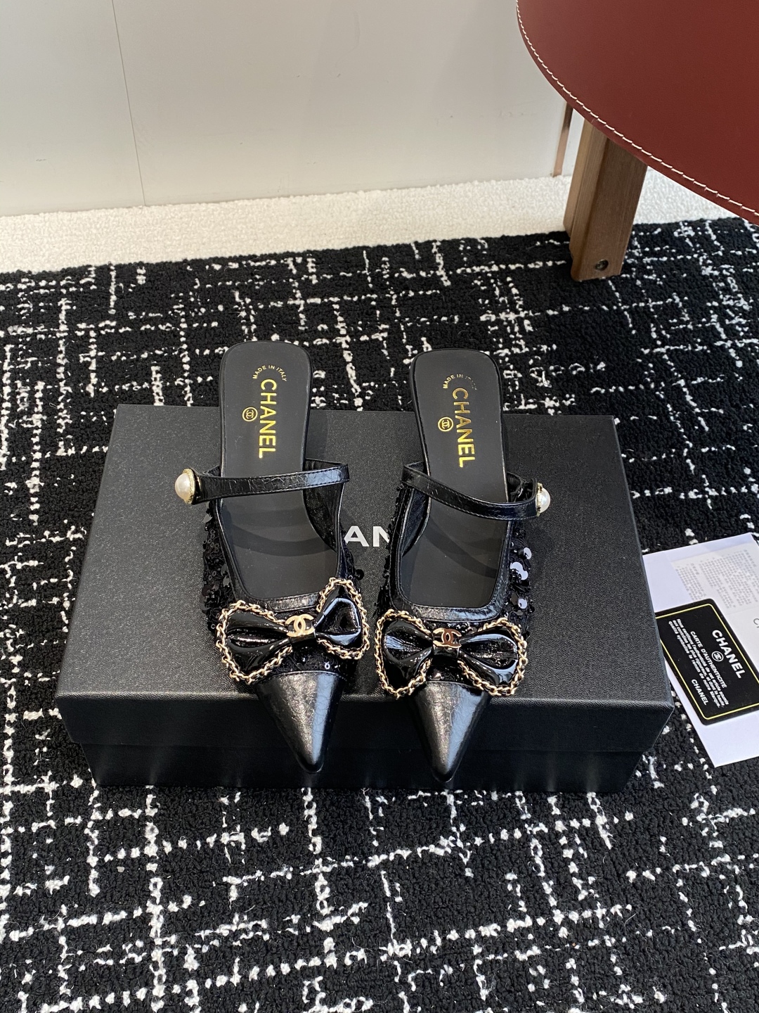 代购级
25ss 早春新品Chanel Vintage中古 尖头蝴蝶结 高跟拖鞋 

鞋面进口牛皮 内里