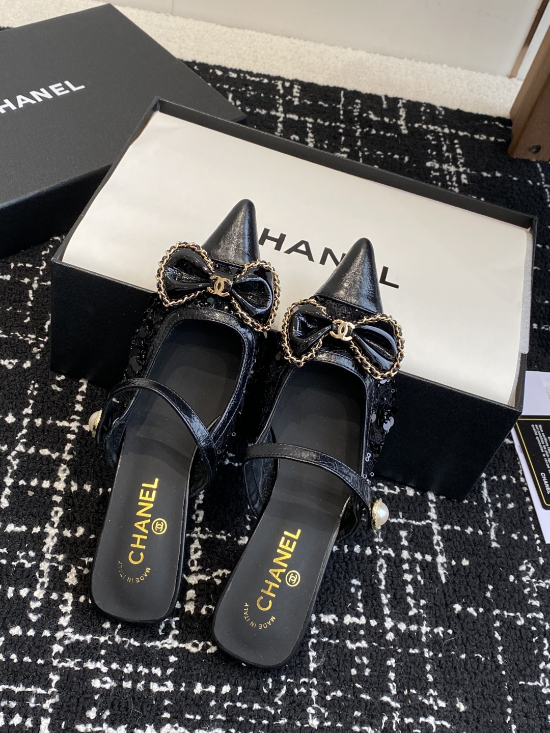 代购级
25ss 早春新品Chanel Vintage中古 尖头蝴蝶结 高跟拖鞋 

鞋面进口牛皮 内里