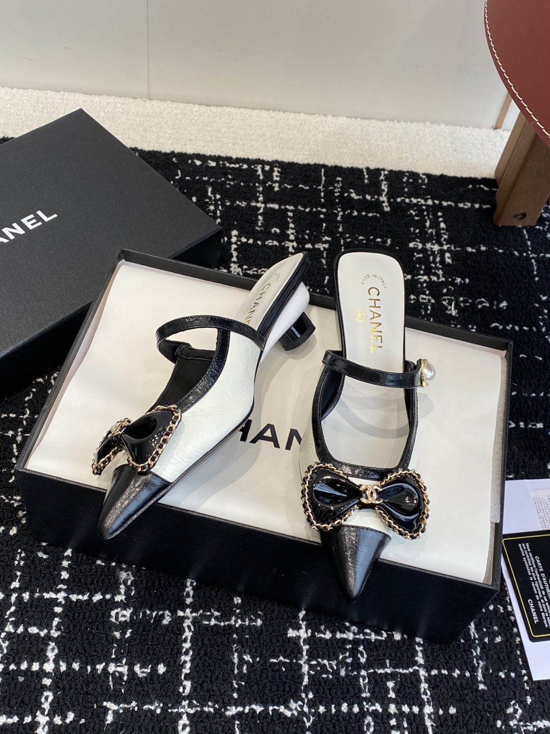 代购级
25ss 早春新品Chanel Vintage中古 尖头蝴蝶结 高跟拖鞋 

鞋面进口牛皮 内里