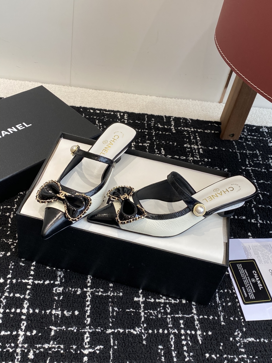 代购级
25ss 早春新品Chanel Vintage中古 尖头蝴蝶结 高跟拖鞋 

鞋面进口牛皮 内里