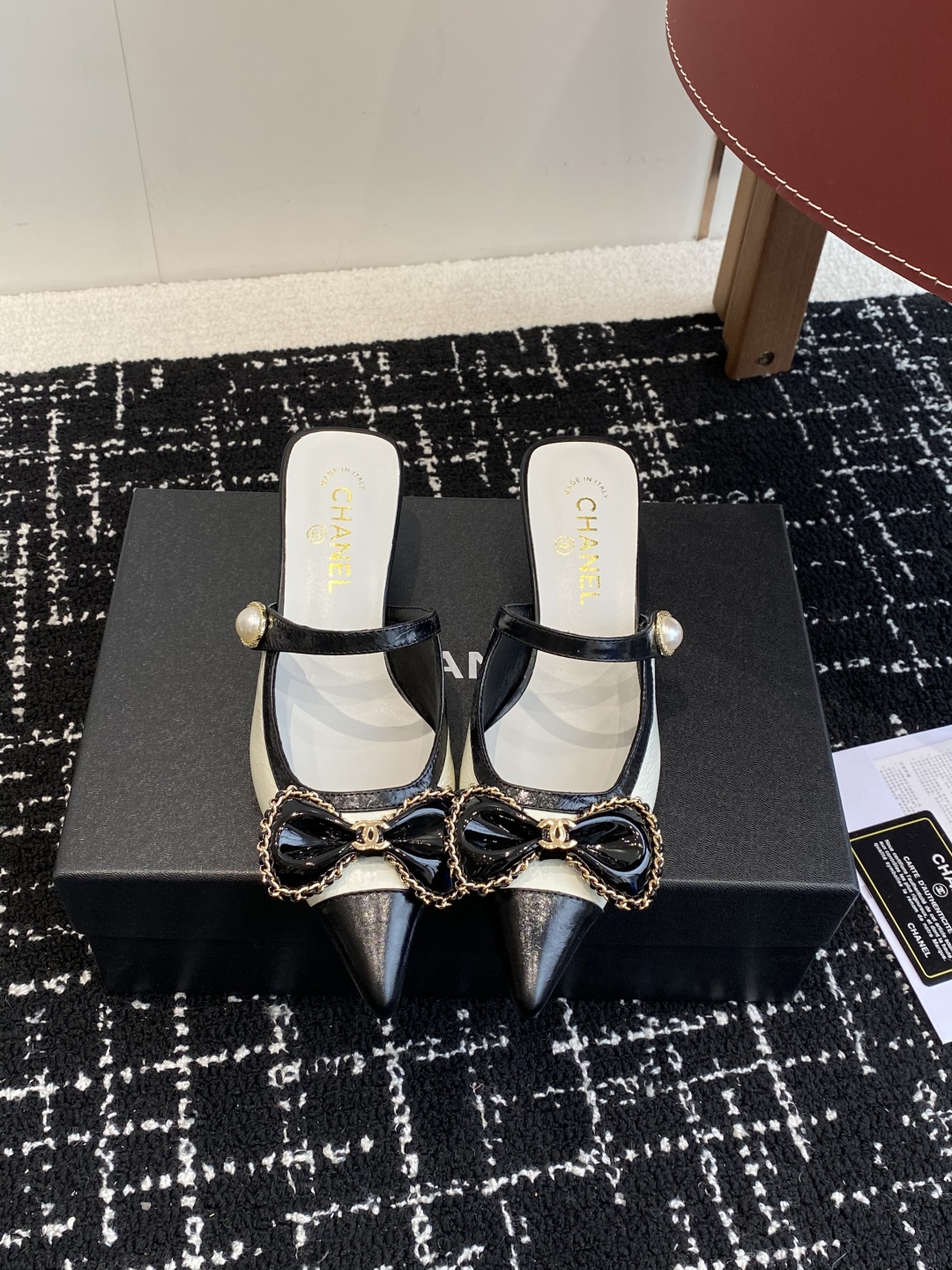 代购级
25ss 早春新品Chanel Vintage中古 尖头蝴蝶结 高跟拖鞋 

鞋面进口牛皮 内里