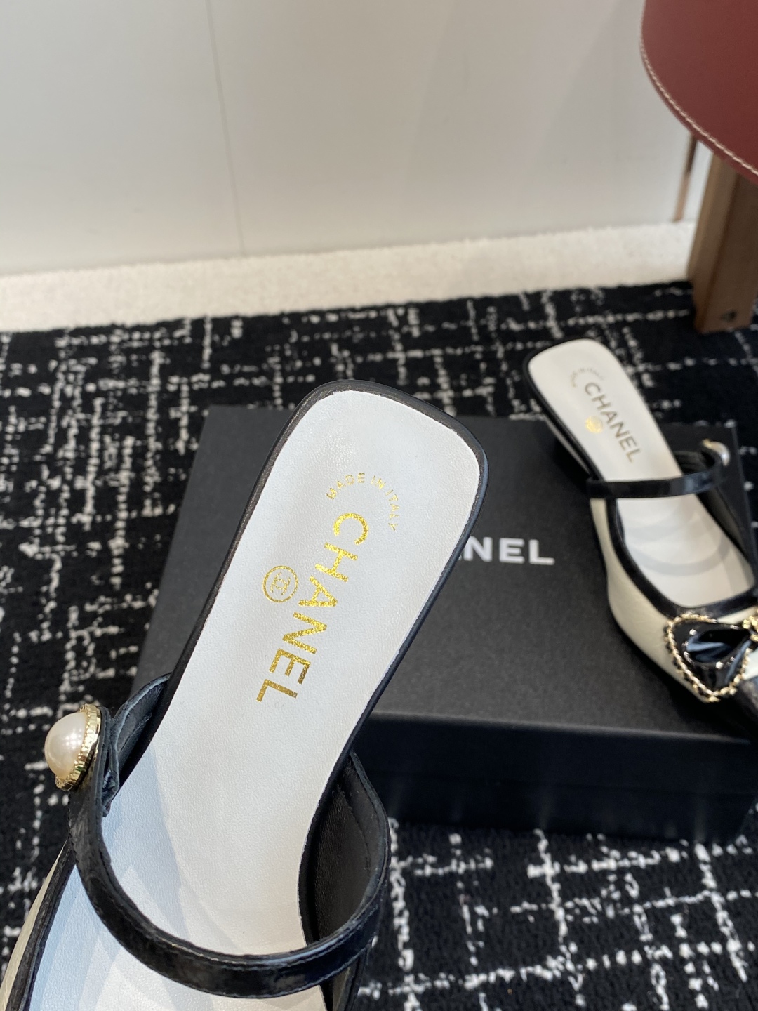 代购级
25ss 早春新品Chanel Vintage中古 尖头蝴蝶结 高跟拖鞋 

鞋面进口牛皮 内里