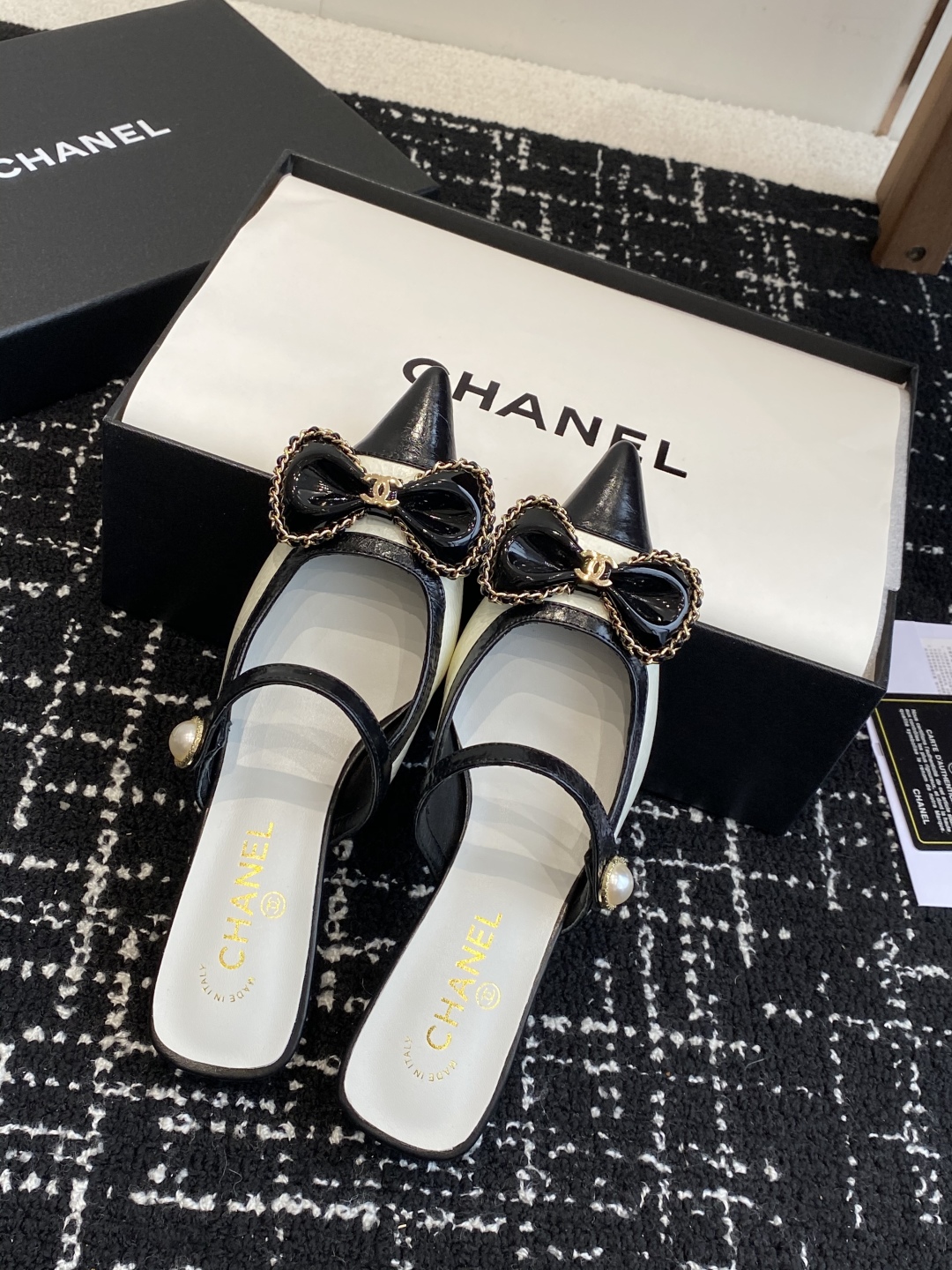 代购级
25ss 早春新品Chanel Vintage中古 尖头蝴蝶结 高跟拖鞋 

鞋面进口牛皮 内里