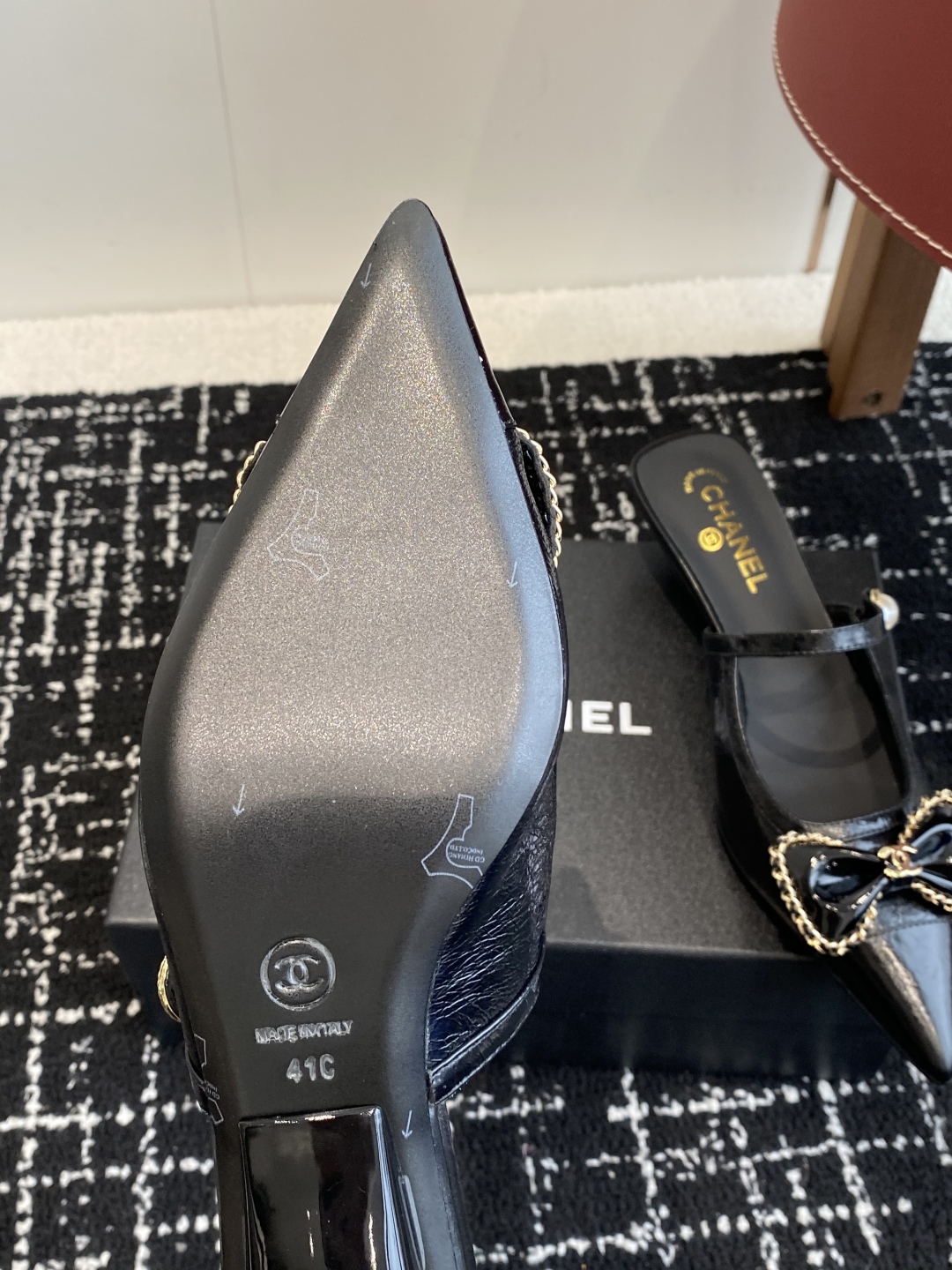 代购级
25ss 早春新品Chanel Vintage中古 尖头蝴蝶结 高跟拖鞋 

鞋面进口牛皮 内里