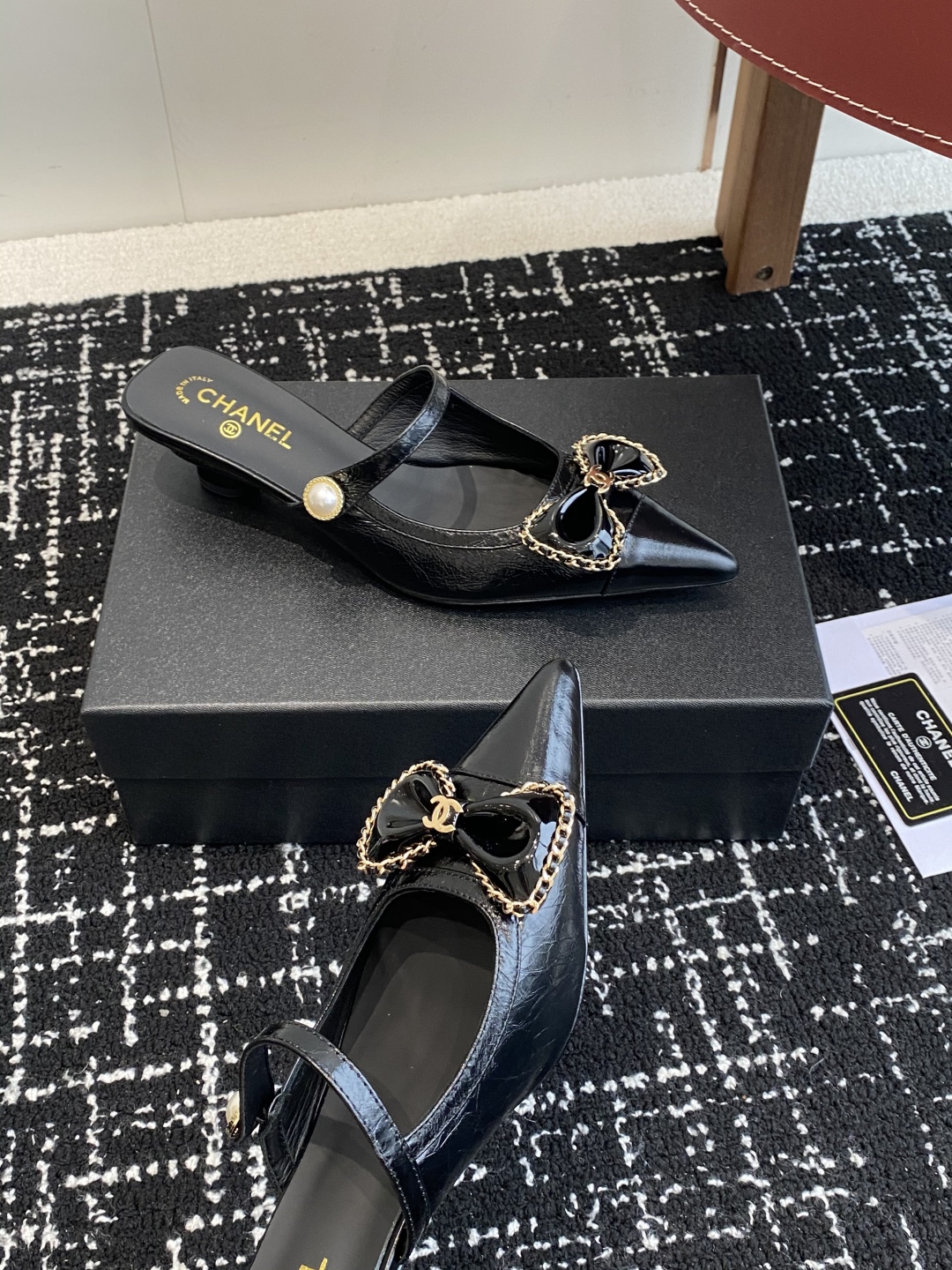 代购级
25ss 早春新品Chanel Vintage中古 尖头蝴蝶结 高跟拖鞋 

鞋面进口牛皮 内里
