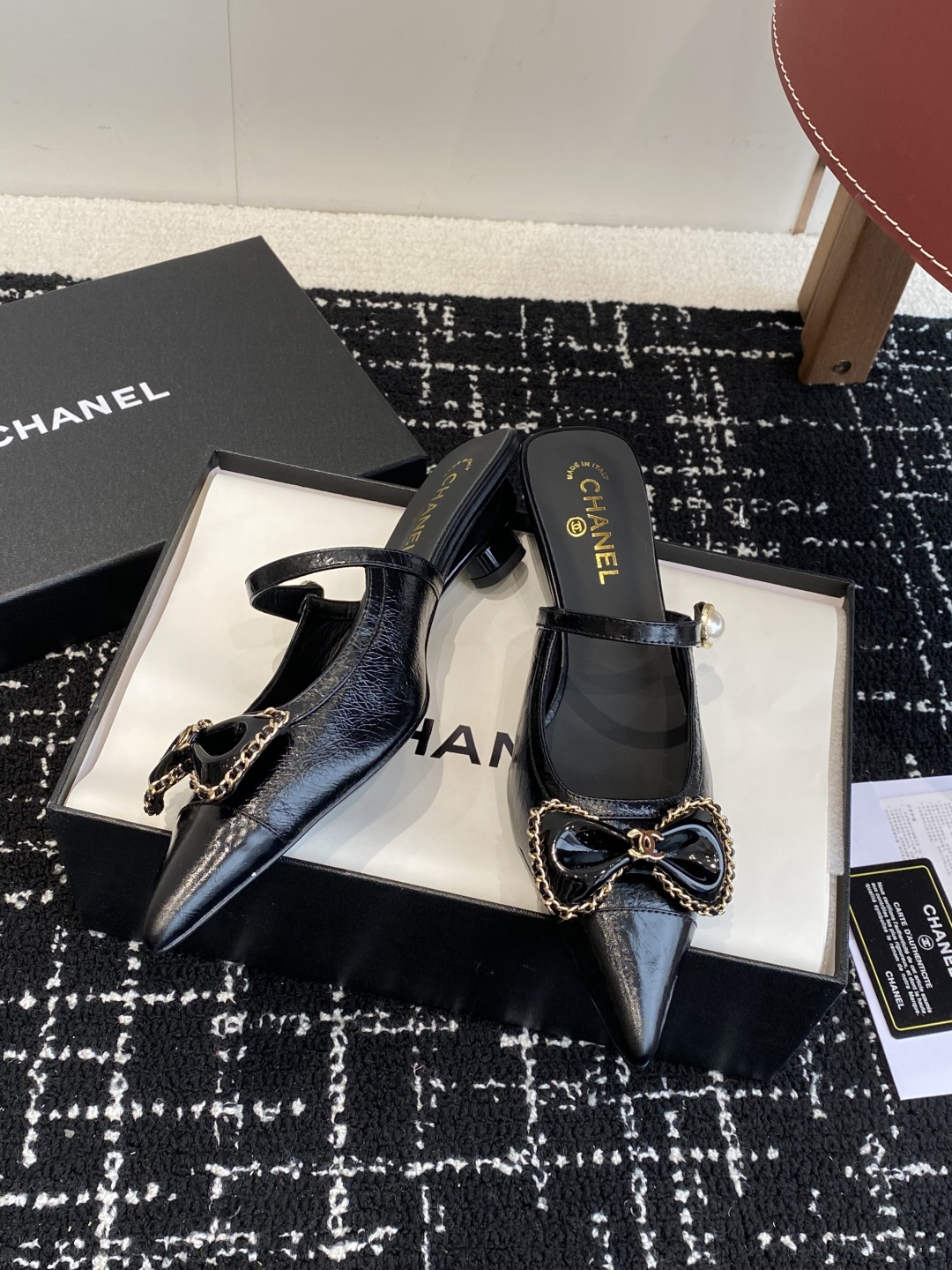 代购级
25ss 早春新品Chanel Vintage中古 尖头蝴蝶结 高跟拖鞋 

鞋面进口牛皮 内里