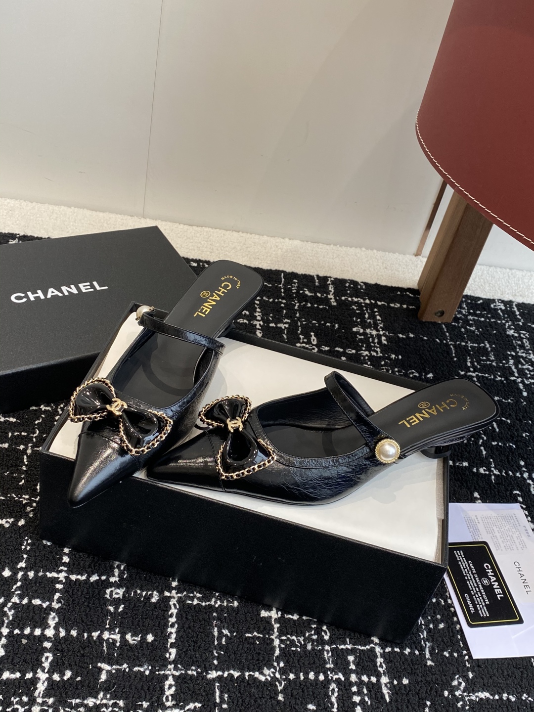 代购级
25ss 早春新品Chanel Vintage中古 尖头蝴蝶结 高跟拖鞋 

鞋面进口牛皮 内里