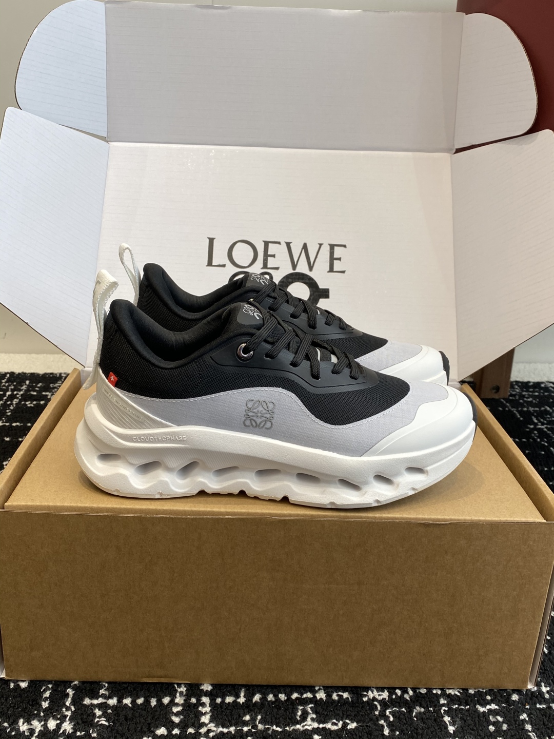 东莞代购级（⚠️非莆田版本）（官网同步✈️盒包装）
LOEWE x On昂跑Cloudtilt 罗意威 