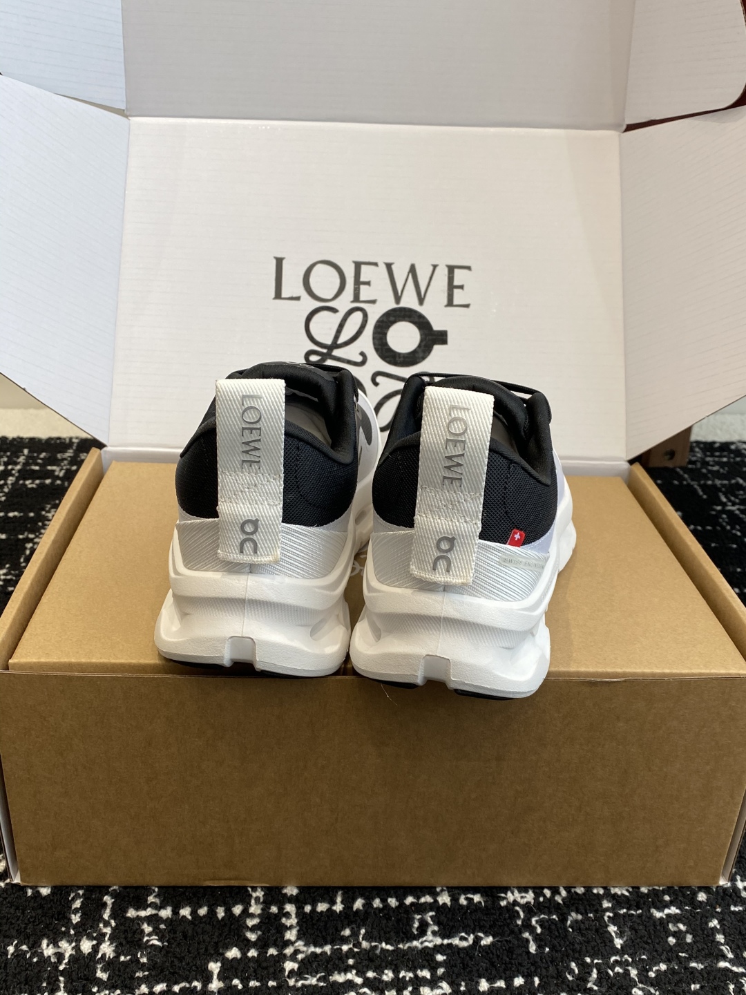 东莞代购级（⚠️非莆田版本）（官网同步✈️盒包装）
LOEWE x On昂跑Cloudtilt 罗意威 