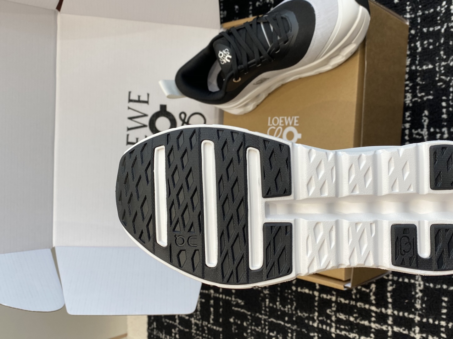 东莞代购级（⚠️非莆田版本）（官网同步✈️盒包装）
LOEWE x On昂跑Cloudtilt 罗意威 