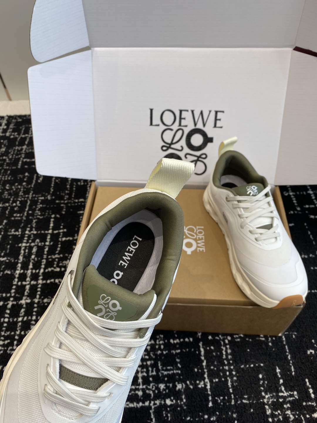 东莞代购级（⚠️非莆田版本）（官网同步✈️盒包装）
LOEWE x On昂跑Cloudtilt 罗意威 
