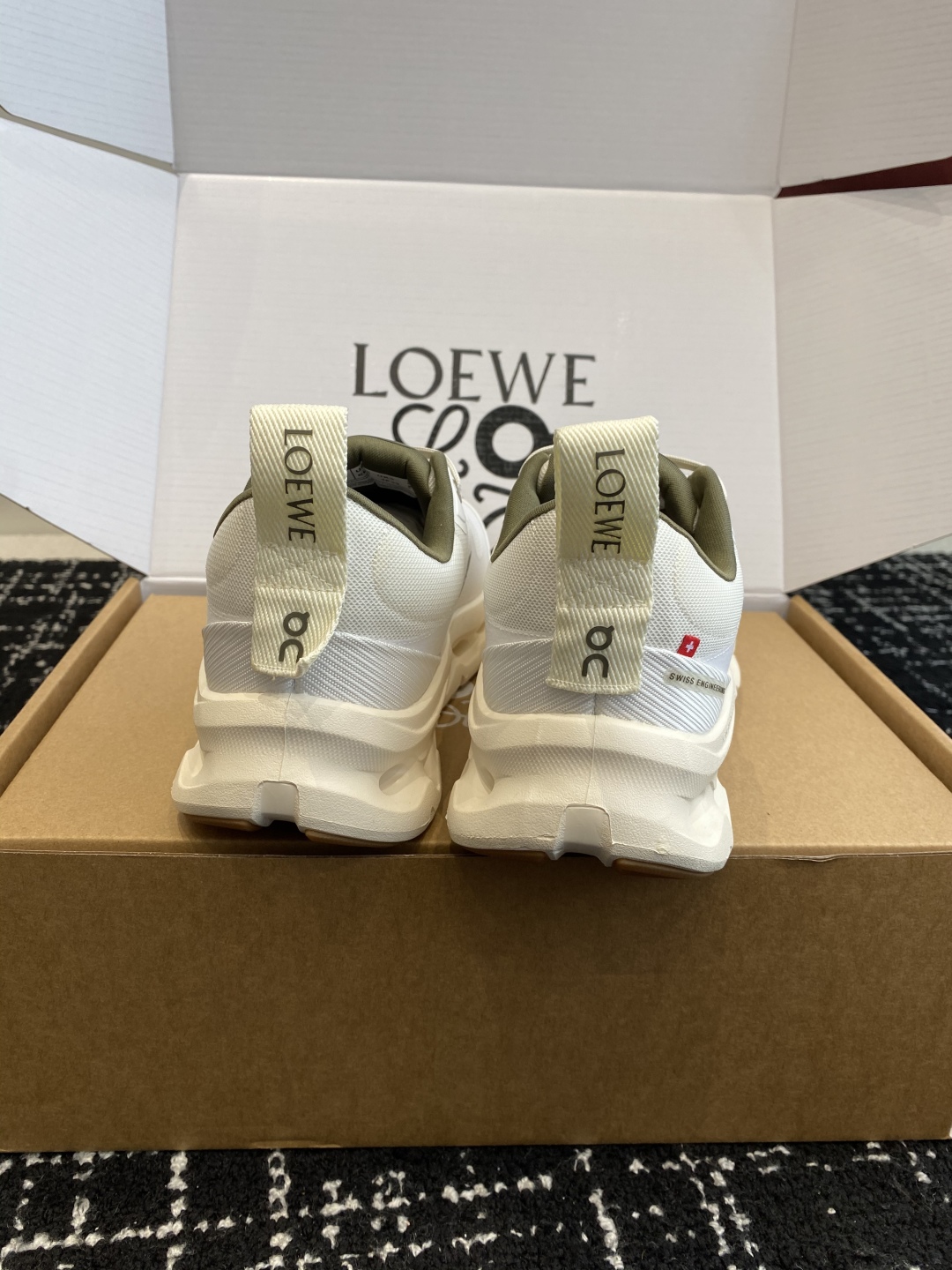 东莞代购级（⚠️非莆田版本）（官网同步✈️盒包装）
LOEWE x On昂跑Cloudtilt 罗意威 