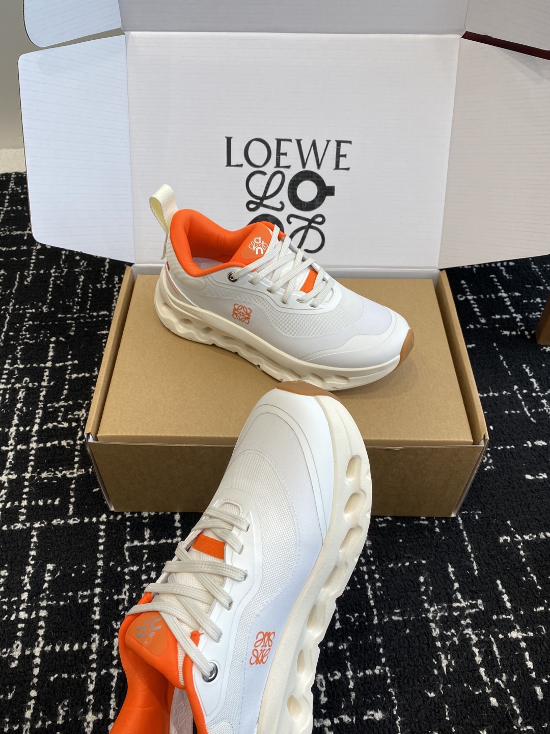 东莞代购级（⚠️非莆田版本）（官网同步✈️盒包装）
LOEWE x On昂跑Cloudtilt 罗意威 