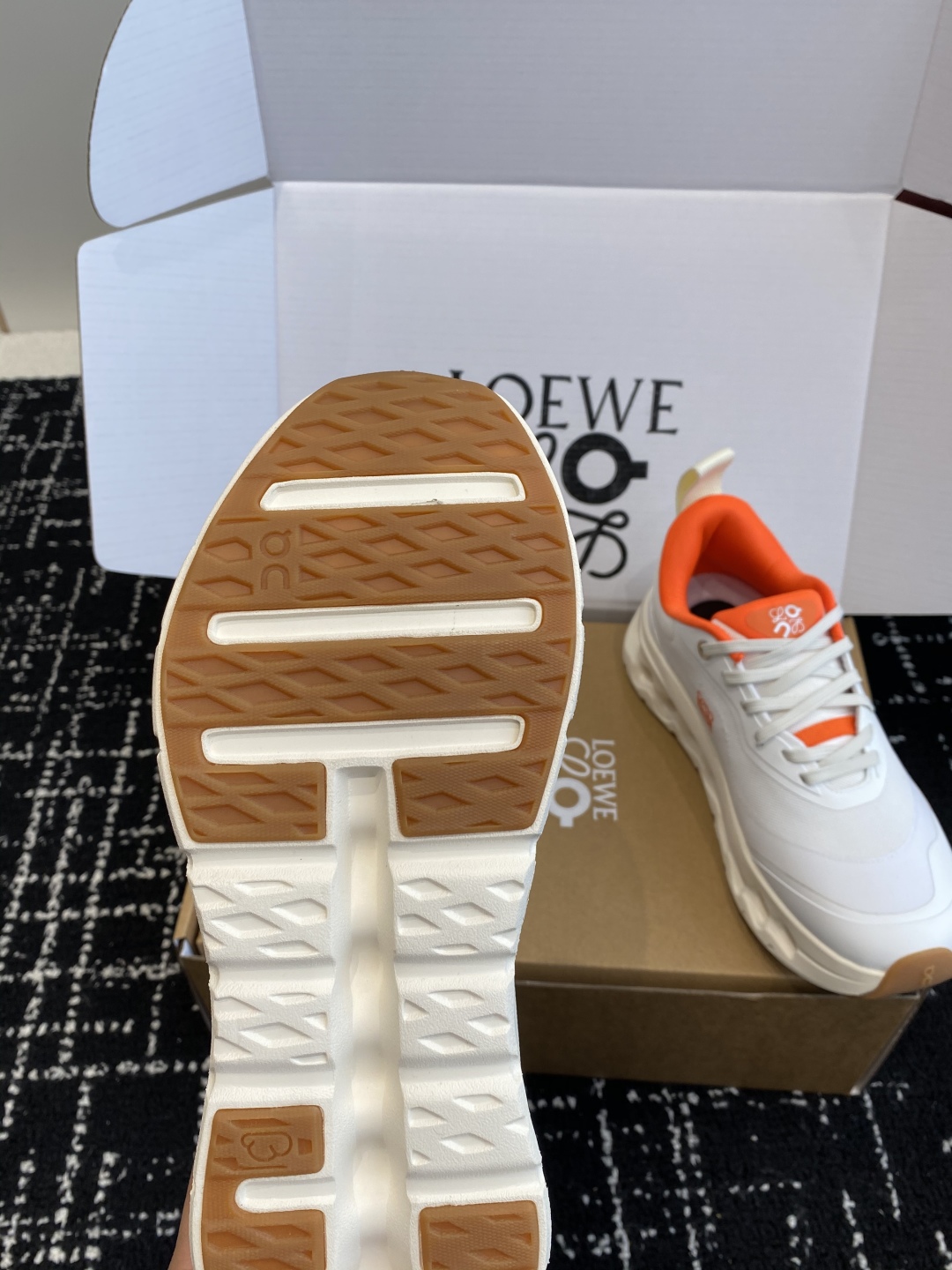 东莞代购级（⚠️非莆田版本）（官网同步✈️盒包装）
LOEWE x On昂跑Cloudtilt 罗意威 