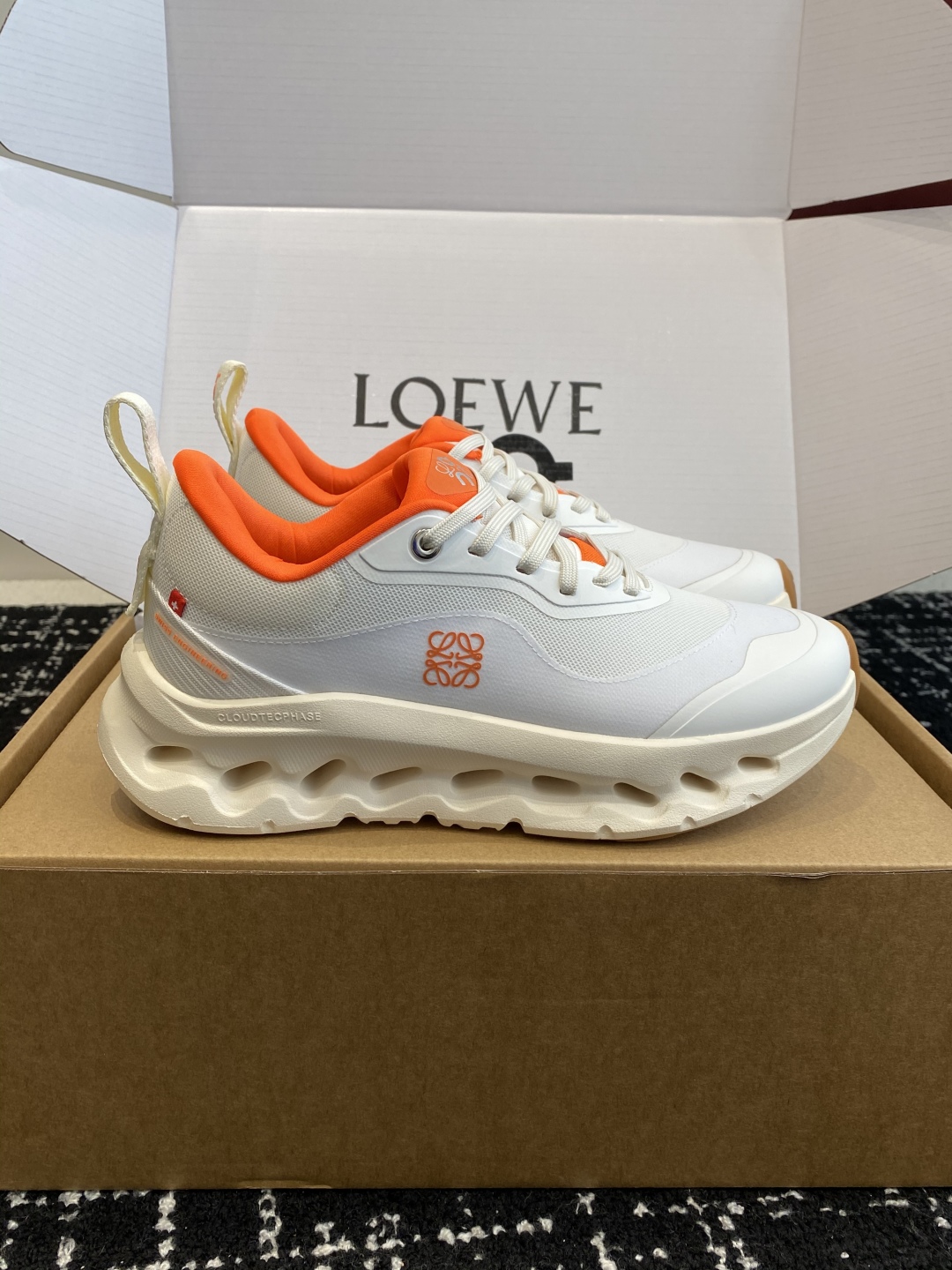 东莞代购级（⚠️非莆田版本）（官网同步✈️盒包装）
LOEWE x On昂跑Cloudtilt 罗意威 