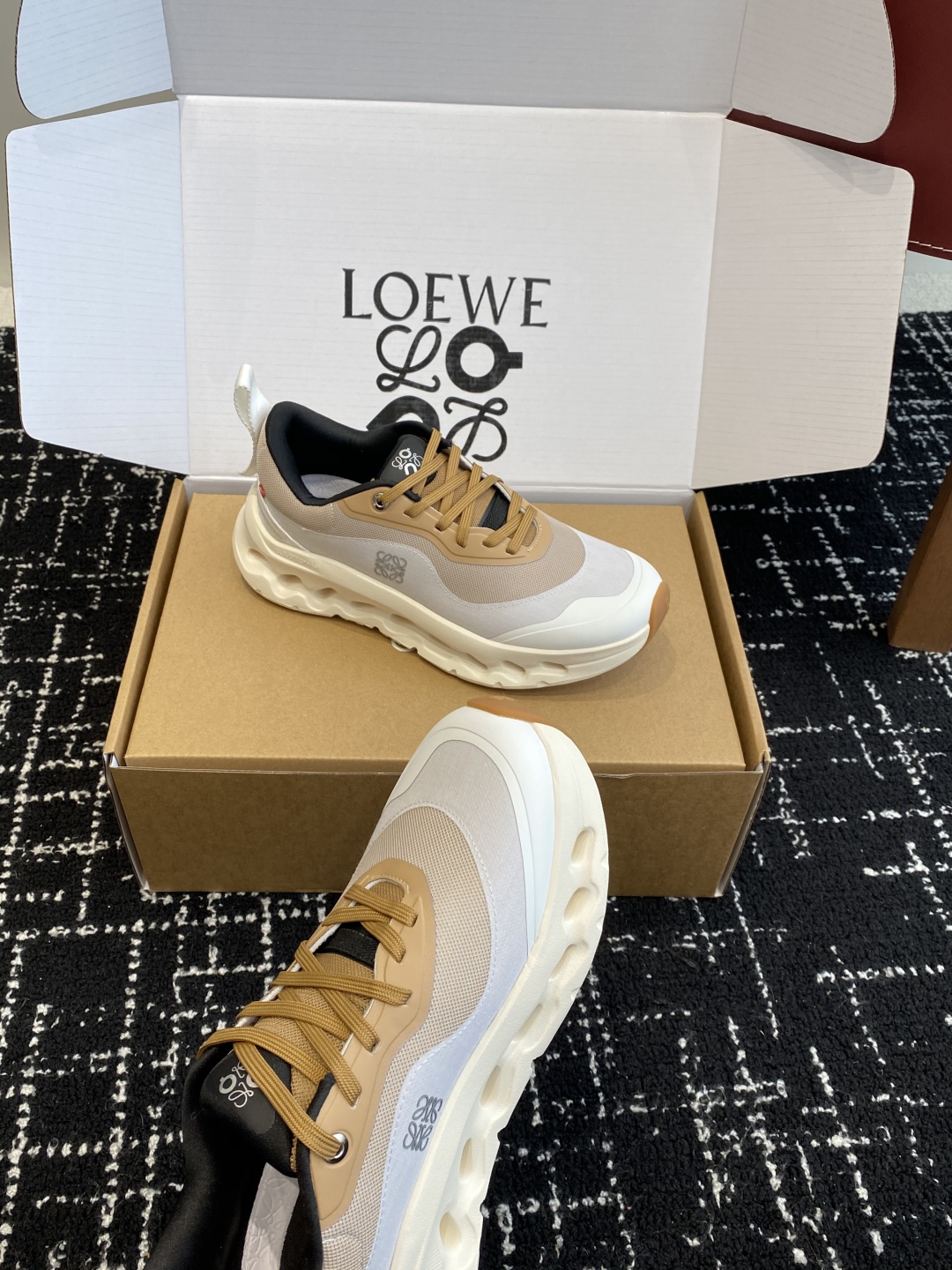 东莞代购级（⚠️非莆田版本）（官网同步✈️盒包装）
LOEWE x On昂跑Cloudtilt 罗意威 
