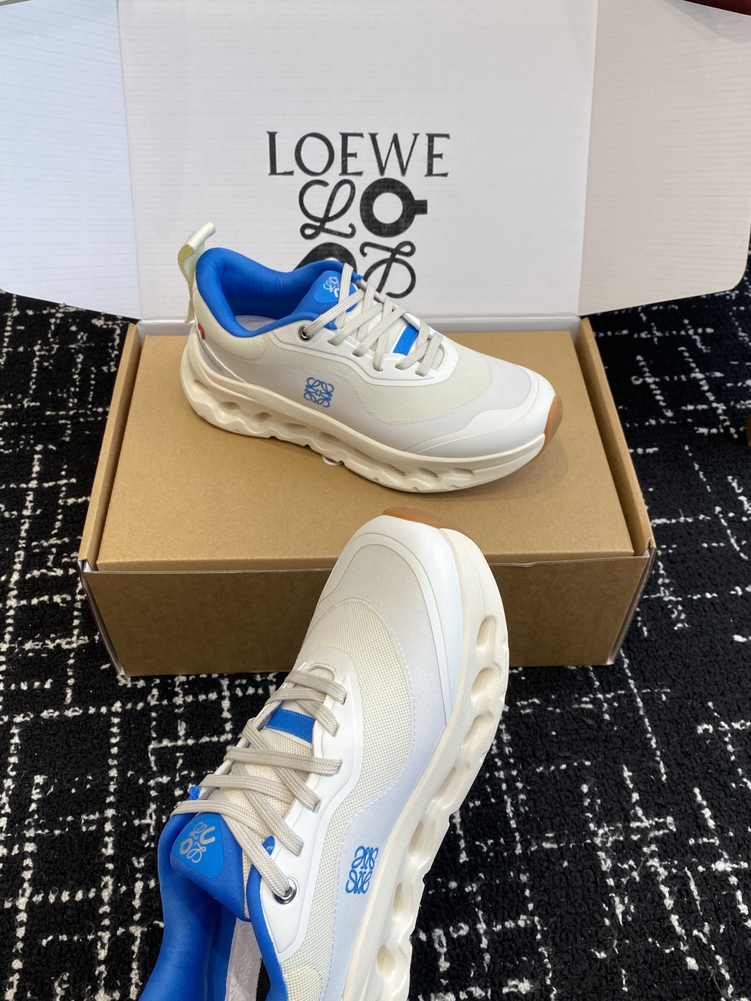 东莞代购级（⚠️非莆田版本）（官网同步✈️盒包装）
LOEWE x On昂跑Cloudtilt 罗意威 