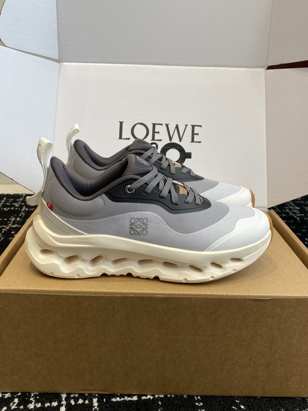 东莞代购级（⚠️非莆田版本）（官网同步✈️盒包装）
LOEWE x On昂跑Cloudtilt 罗意威 