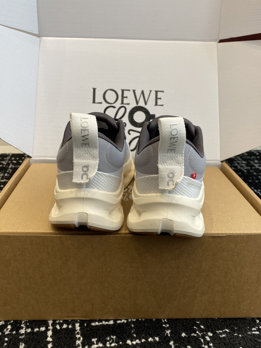 东莞代购级（⚠️非莆田版本）（官网同步✈️盒包装）
LOEWE x On昂跑Cloudtilt 罗意威 