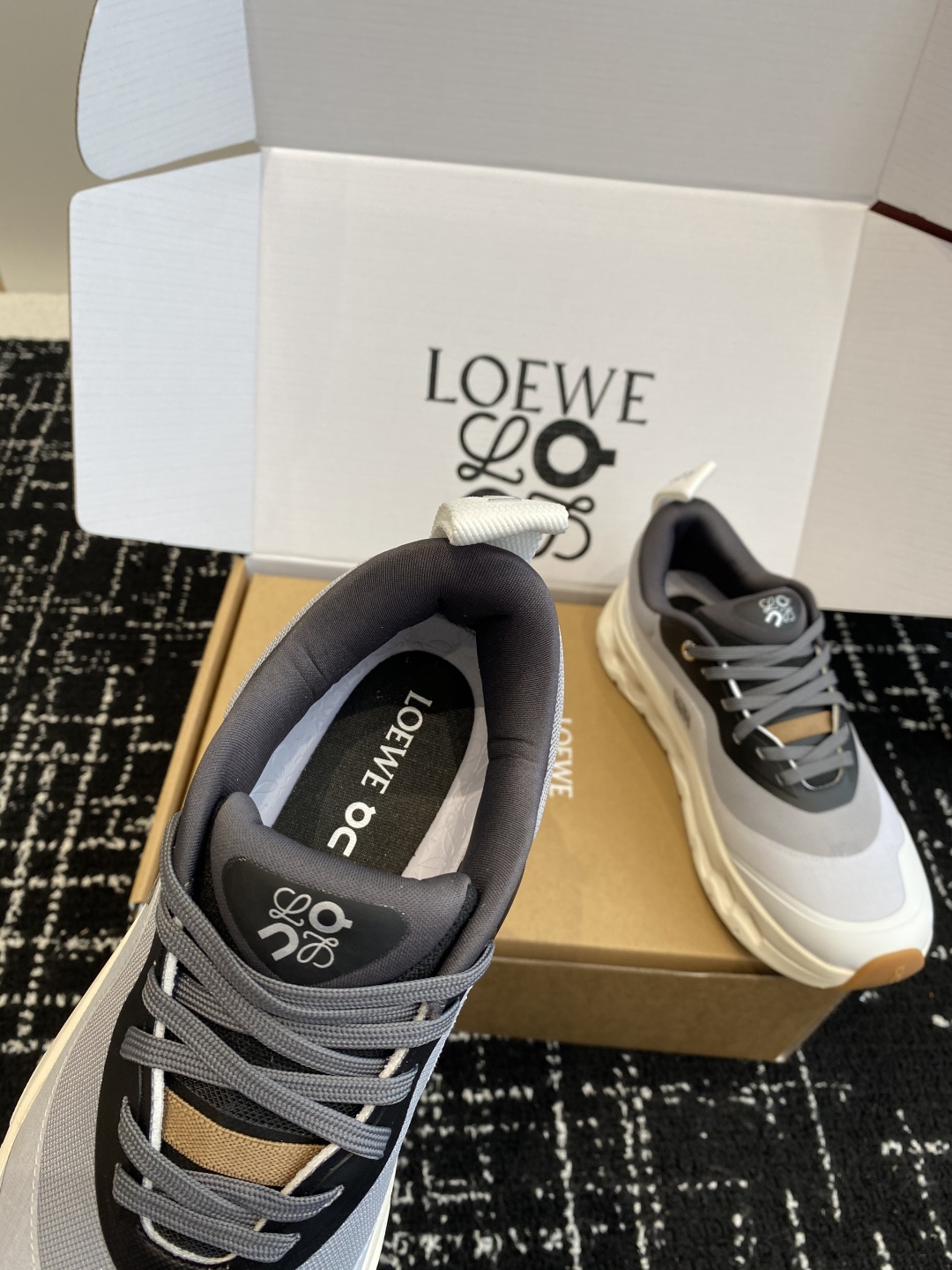东莞代购级（⚠️非莆田版本）（官网同步✈️盒包装）
LOEWE x On昂跑Cloudtilt 罗意威 