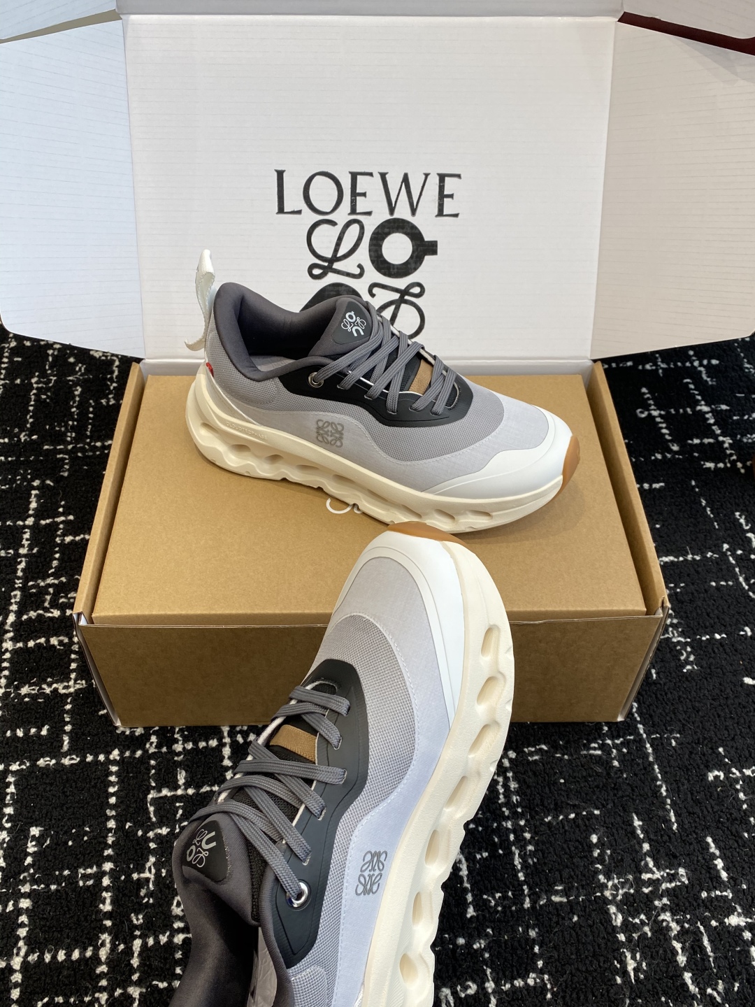 东莞代购级（⚠️非莆田版本）（官网同步✈️盒包装）
LOEWE x On昂跑Cloudtilt 罗意威 