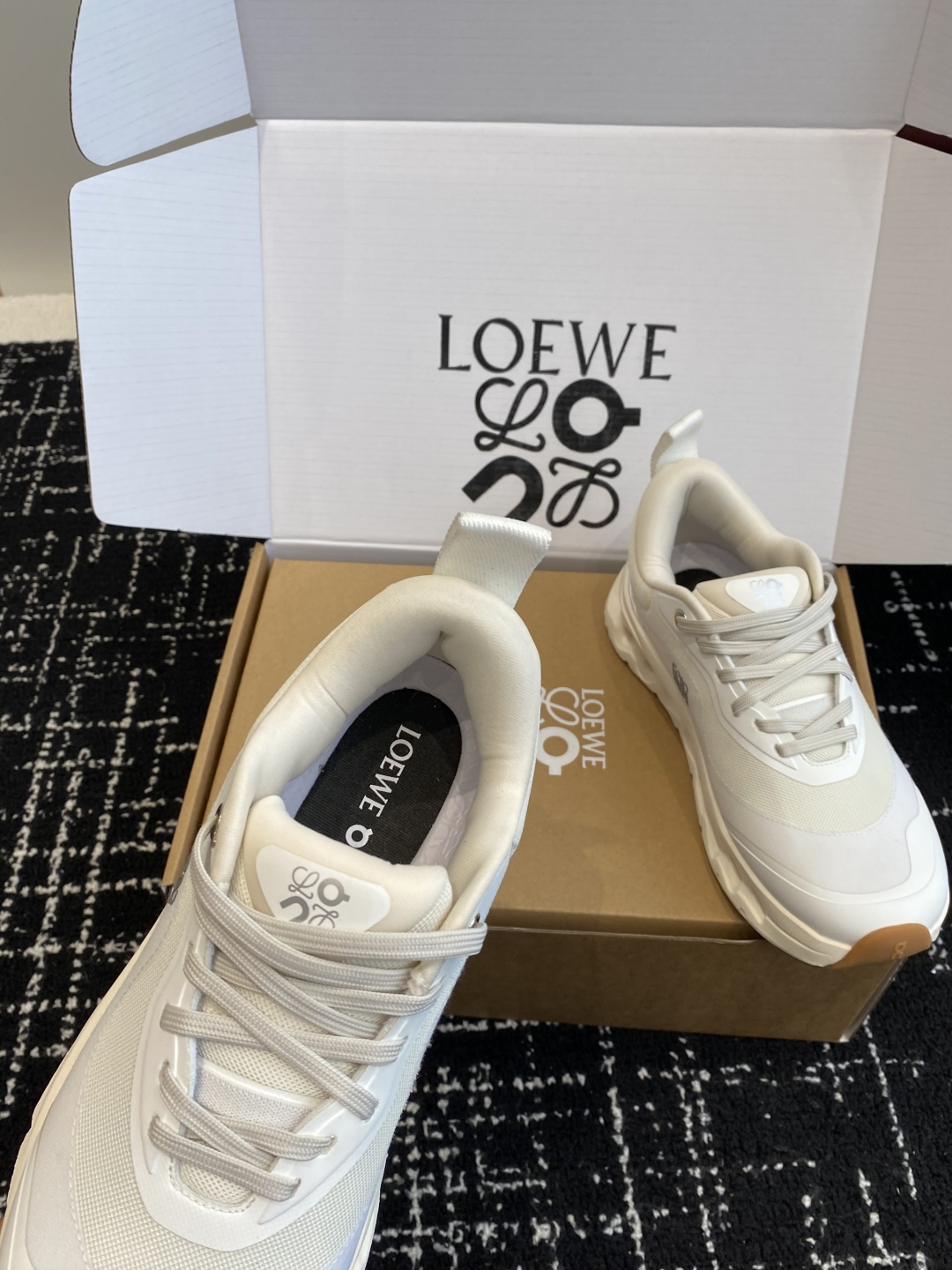 东莞代购级（⚠️非莆田版本）（官网同步✈️盒包装）
LOEWE x On昂跑Cloudtilt 罗意威 