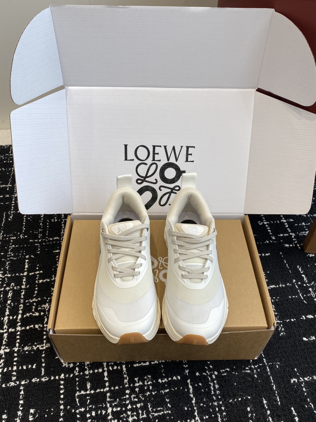 东莞代购级（⚠️非莆田版本）（官网同步✈️盒包装）
LOEWE x On昂跑Cloudtilt 罗意威 