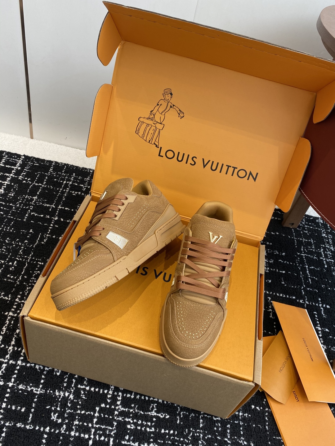 代购级
Louis Vuitton 25ss 系带驴家的爆款！trainer板鞋，每个人都必须入的款，绝