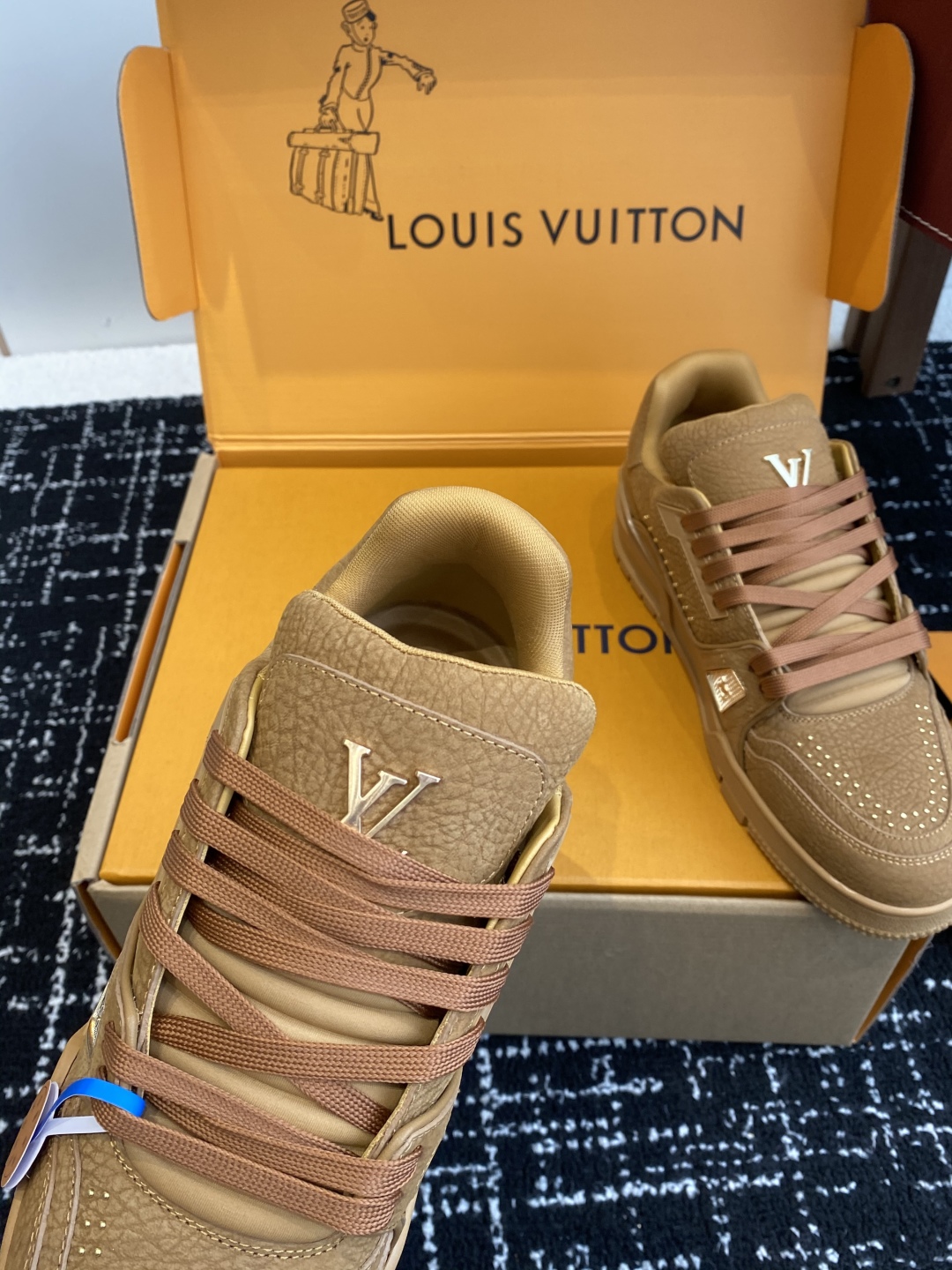 代购级
Louis Vuitton 25ss 系带驴家的爆款！trainer板鞋，每个人都必须入的款，绝