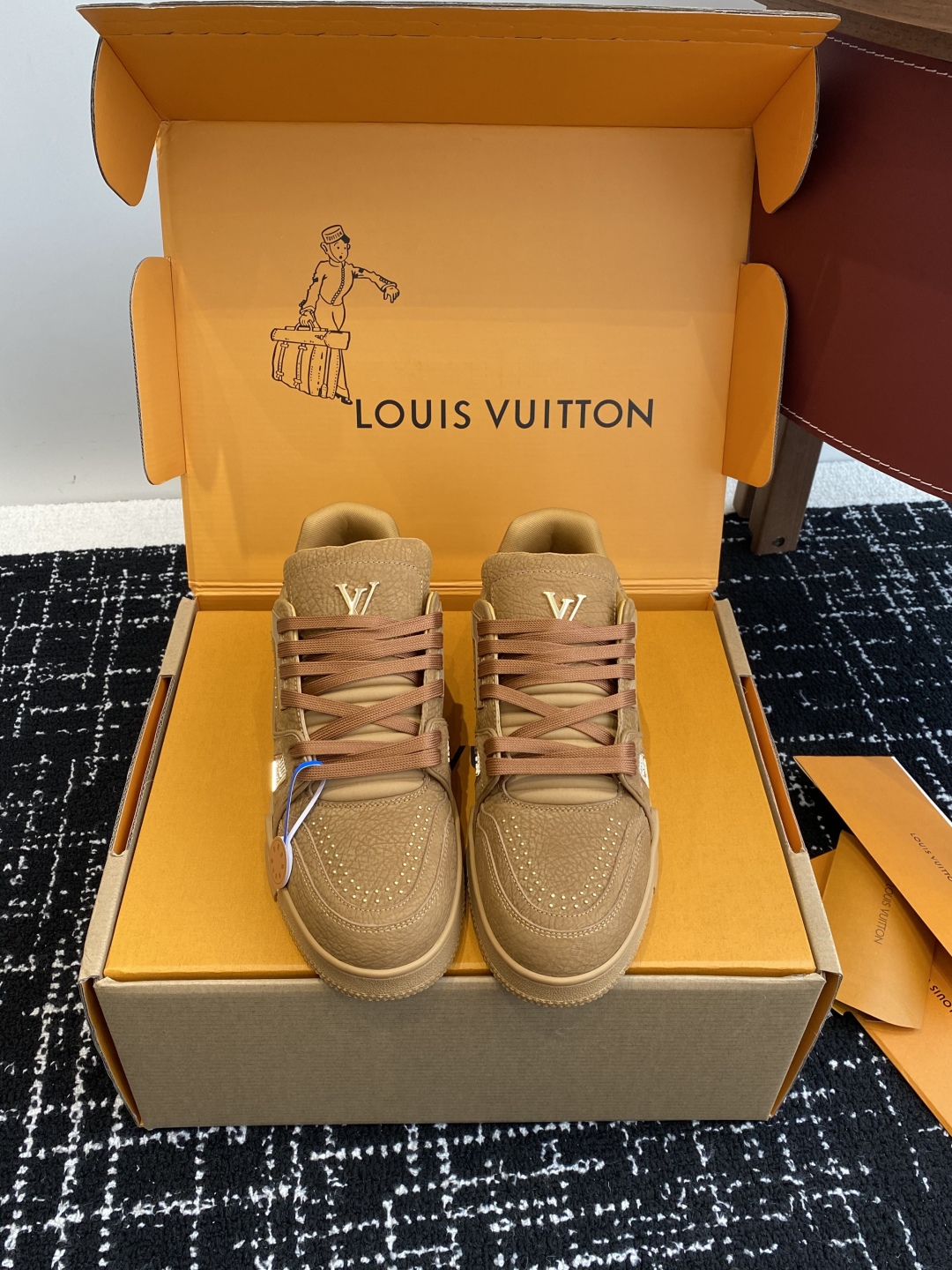代购级
Louis Vuitton 25ss 系带驴家的爆款！trainer板鞋，每个人都必须入的款，绝
