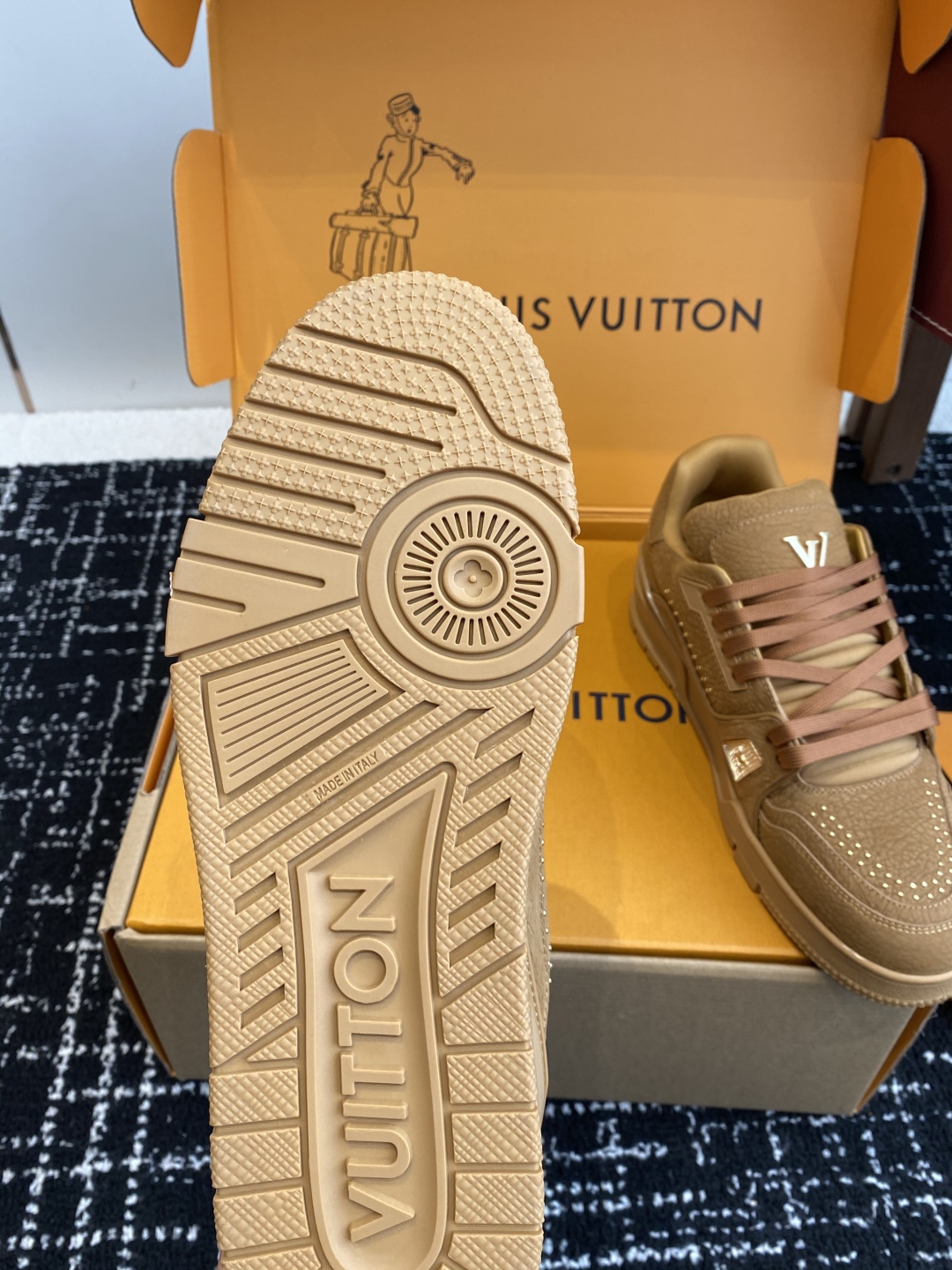 代购级
Louis Vuitton 25ss 系带驴家的爆款！trainer板鞋，每个人都必须入的款，绝