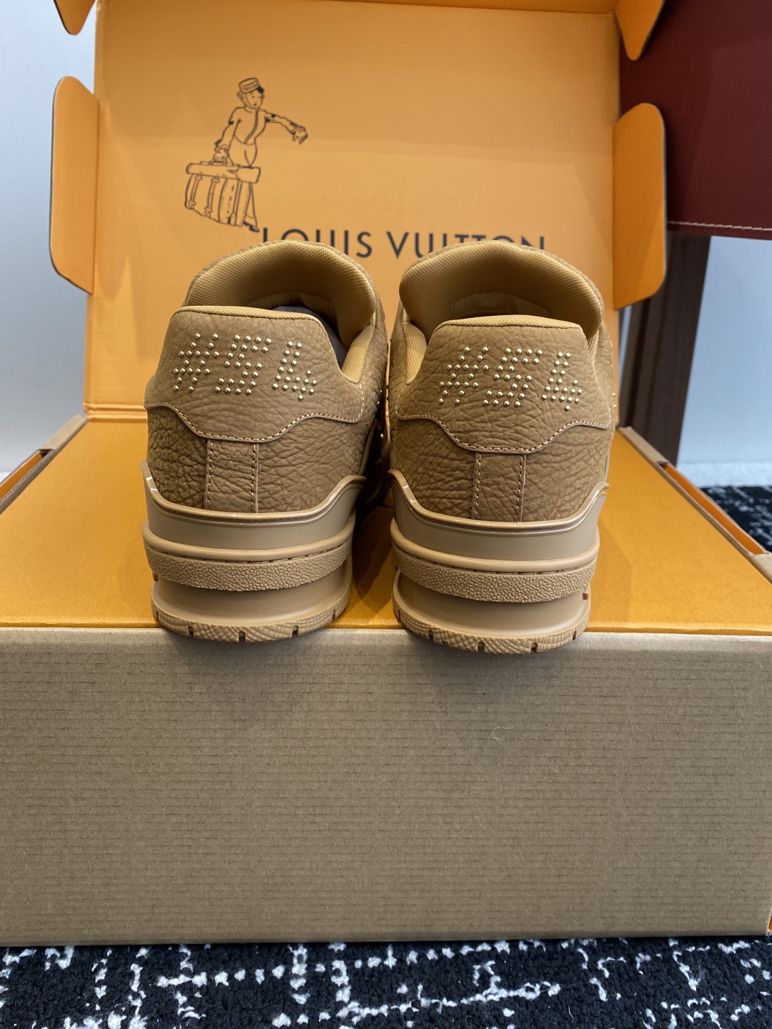代购级
Louis Vuitton 25ss 系带驴家的爆款！trainer板鞋，每个人都必须入的款，绝