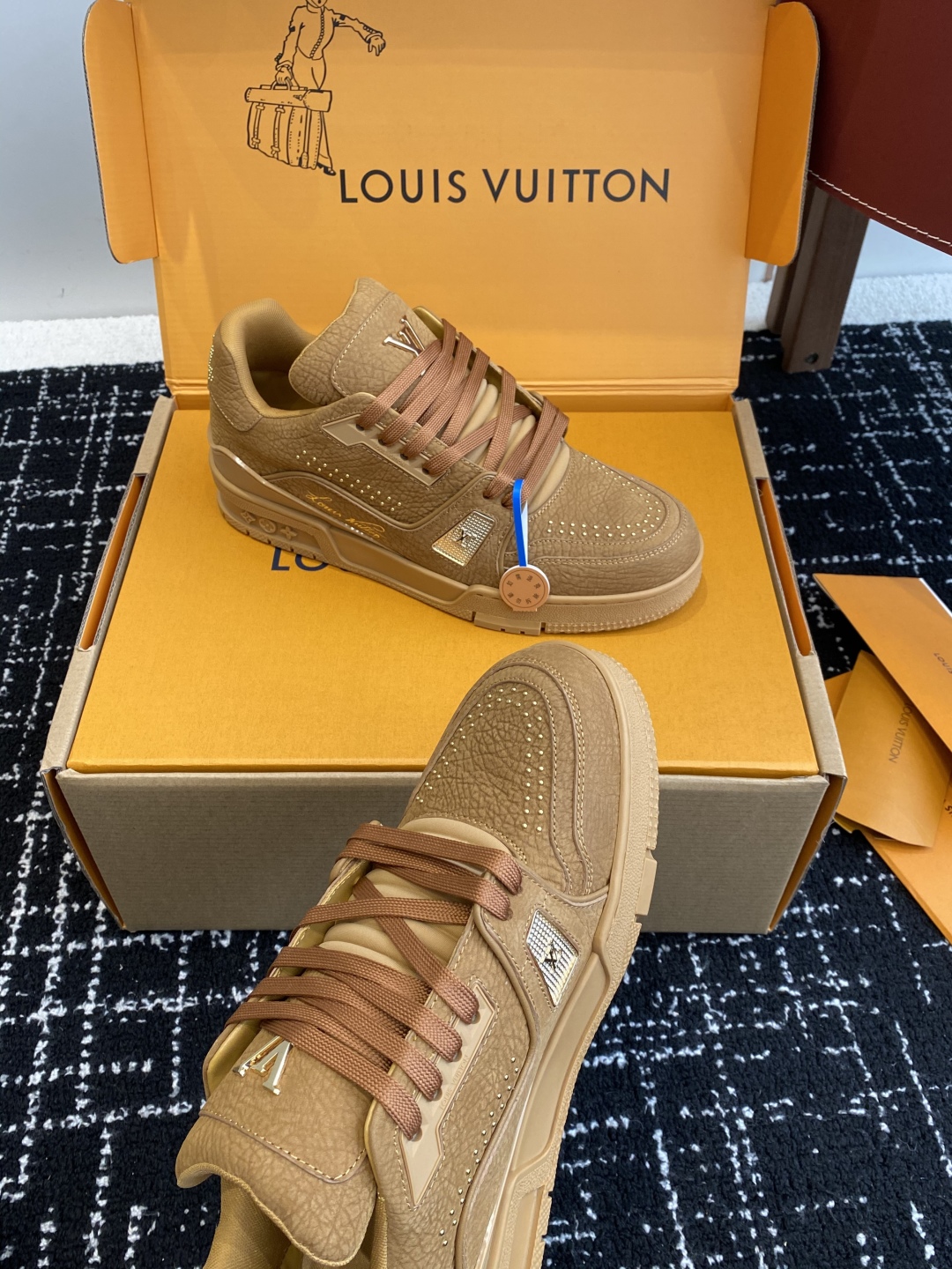 代购级
Louis Vuitton 25ss 系带驴家的爆款！trainer板鞋，每个人都必须入的款，绝