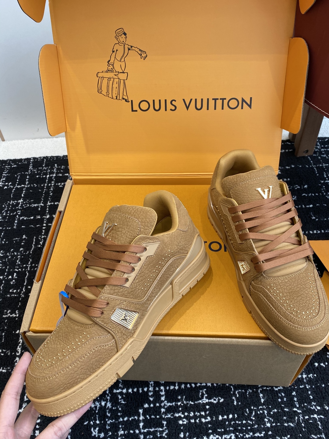 代购级
Louis Vuitton 25ss 系带驴家的爆款！trainer板鞋，每个人都必须入的款，绝