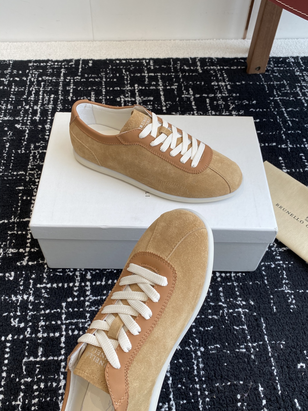 代购级
Brunello Cucinelli 25ss最新 Bc 系带 情侣款 休闲鞋 

鞋面进口麂皮