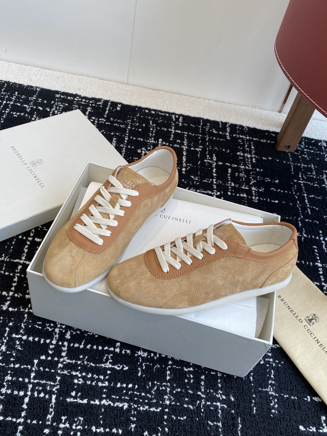 代购级
Brunello Cucinelli 25ss最新 Bc 系带 情侣款 休闲鞋 

鞋面进口麂皮