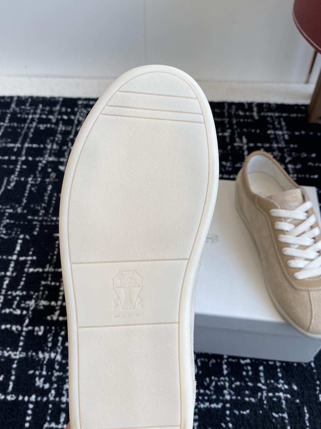 代购级
Brunello Cucinelli 25ss最新 Bc 系带 情侣款 休闲鞋 

鞋面进口麂皮