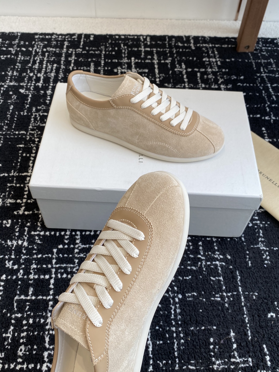 代购级
Brunello Cucinelli 25ss最新 Bc 系带 情侣款 休闲鞋 

鞋面进口麂皮